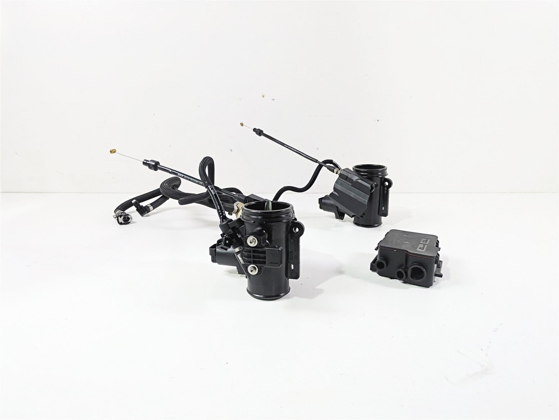 2018 BMW R nineT Urban GS K33 Throttle Body & Junction Set 13547705239 {{ shop.shopifyCountryName }} - Mototech271