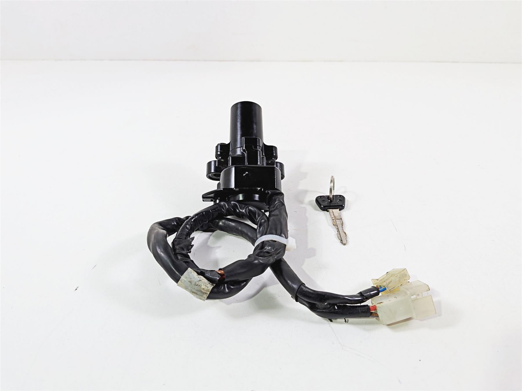 2016 Yamaha YZF R1 RN32 Ignition Switch Key Lock Set 2CR-82501-10-00 {{ shop.shopifyCountryName }} - Mototech271