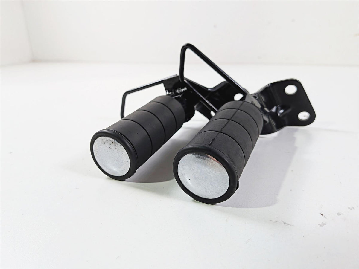 2005 Suzuki VZ800 M50 Boulevard Passenger Footpeg Set 43600-39G00 43700-39G00 {{ shop.shopifyCountryName }} - Mototech271