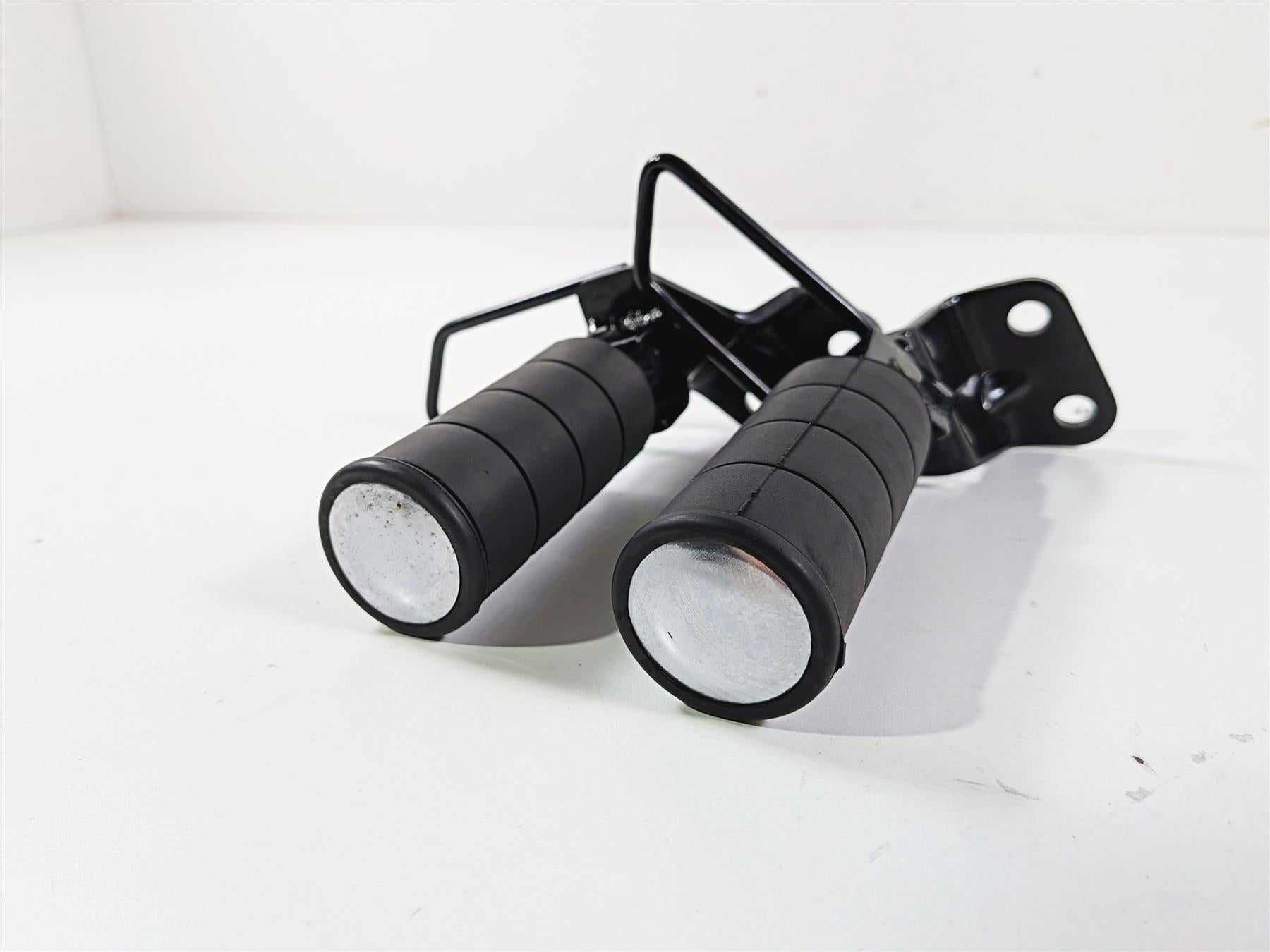 2005 Suzuki VZ800 M50 Boulevard Passenger Footpeg Set 43600-39G00 43700-39G00 {{ shop.shopifyCountryName }} - Mototech271