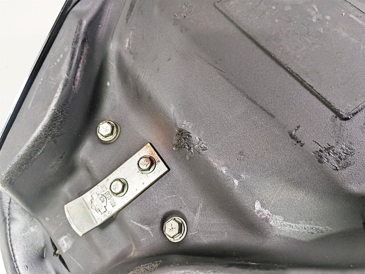 2005 Harley Softail FLSTFSE CVO Fat Boy Front Rider Driver Seat Saddle 52279-05 {{ shop.shopifyCountryName }} - Mototech271