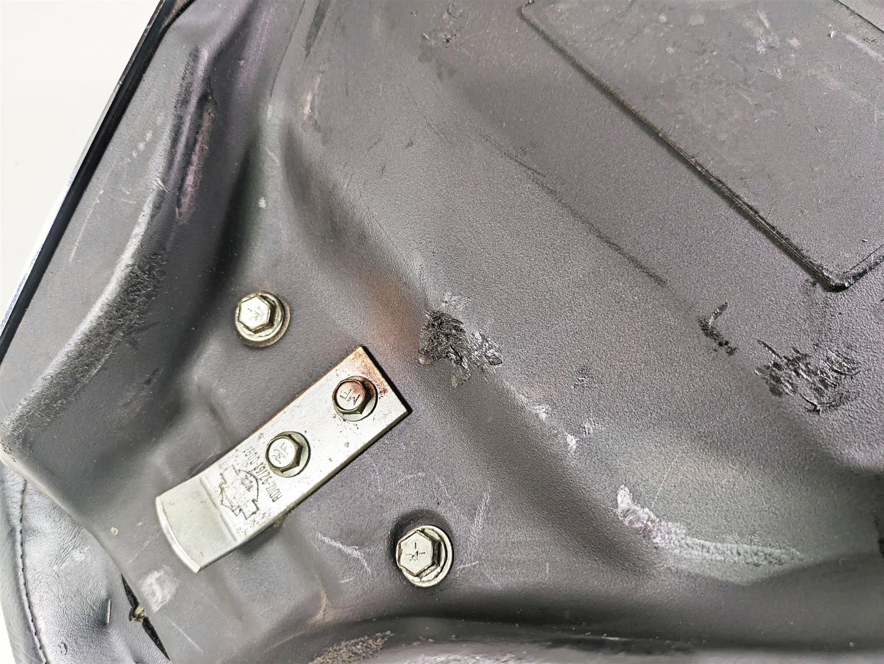 2005 Harley Softail FLSTFSE CVO Fat Boy Front Rider Driver Seat Saddle 52279-05 {{ shop.shopifyCountryName }} - Mototech271