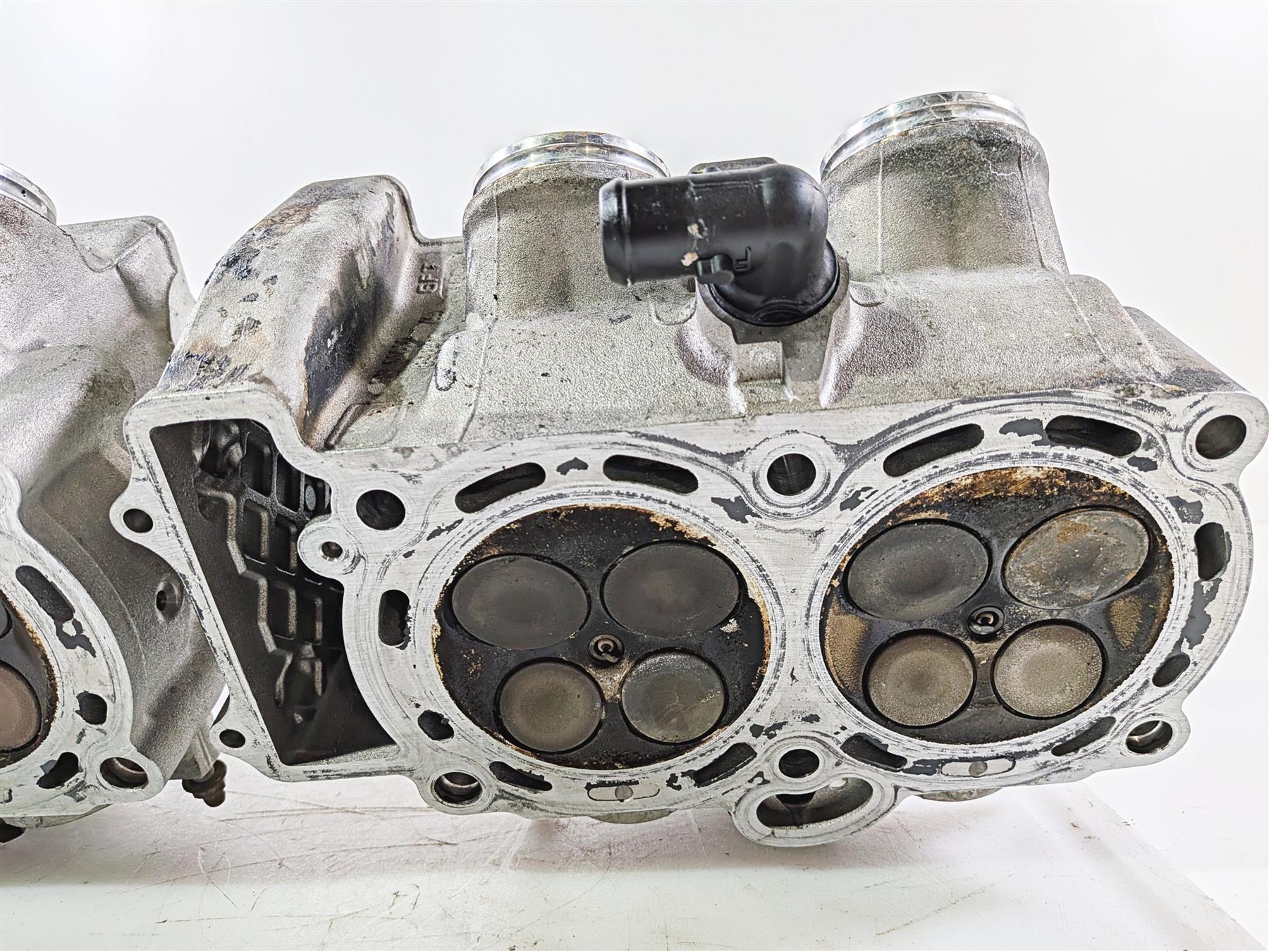 2016 Aprilia RSV 1100 Tuono V4 Factory Cylinder Head & Cam Shaft Set 8986822 {{ shop.shopifyCountryName }} - Mototech271