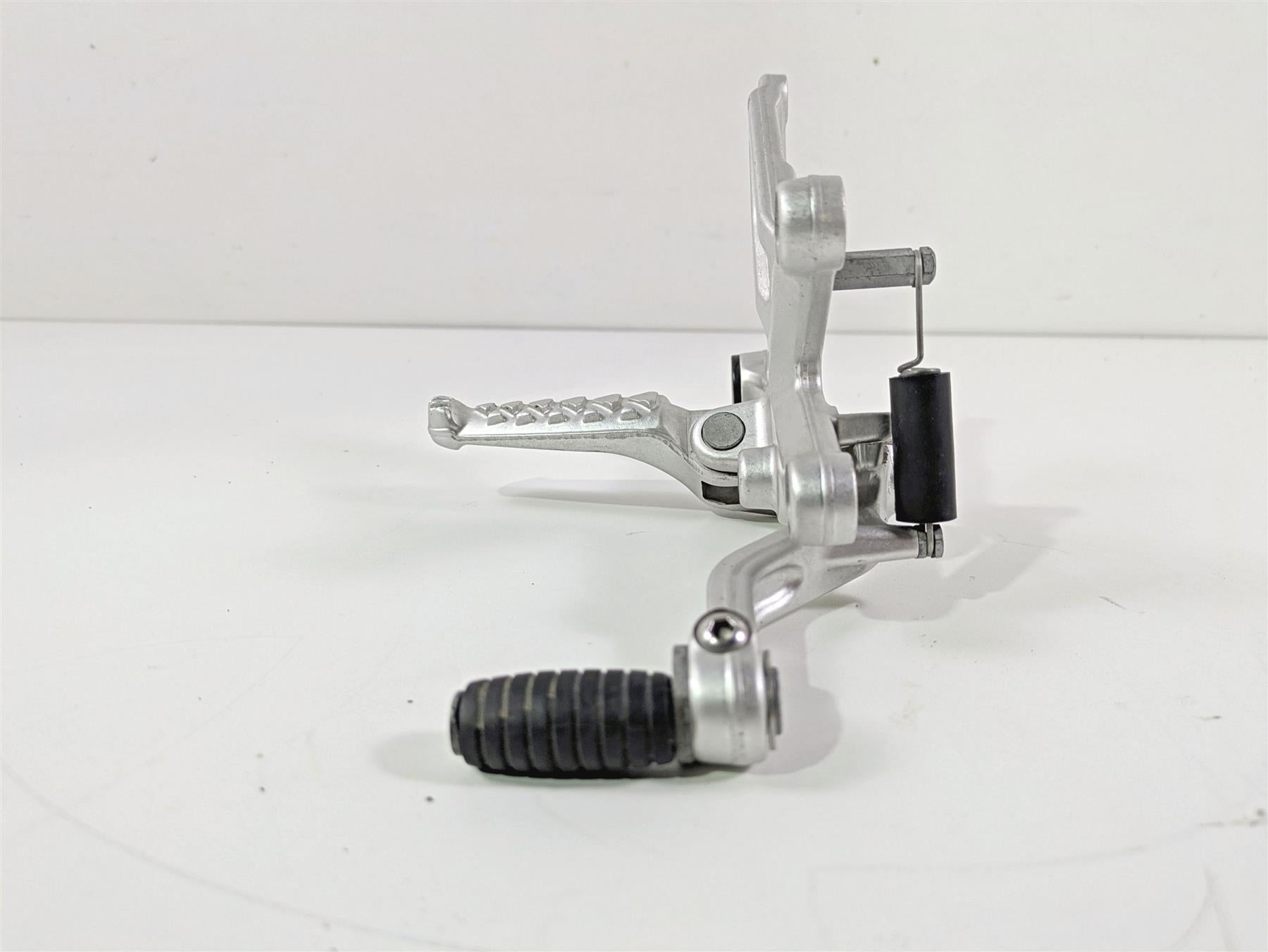 2017 Aprilia RSV 1100 Tuono V4 Factory Right Front Footpeg & Brake Ped 858734 {{ shop.shopifyCountryName }} - Mototech271