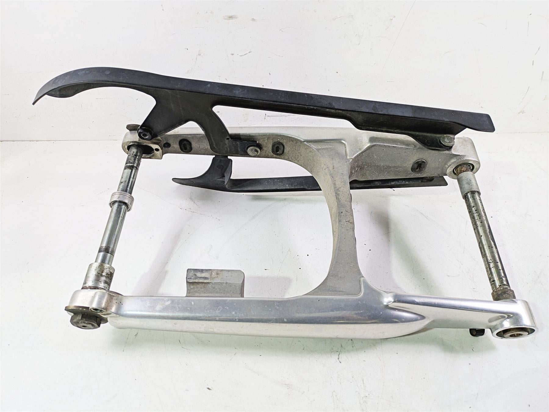 2013 Harley VRSCF Muscle Rod Swingarm Swing Arm & Guards 48606-07A 48604-07A {{ shop.shopifyCountryName }} - Mototech271
