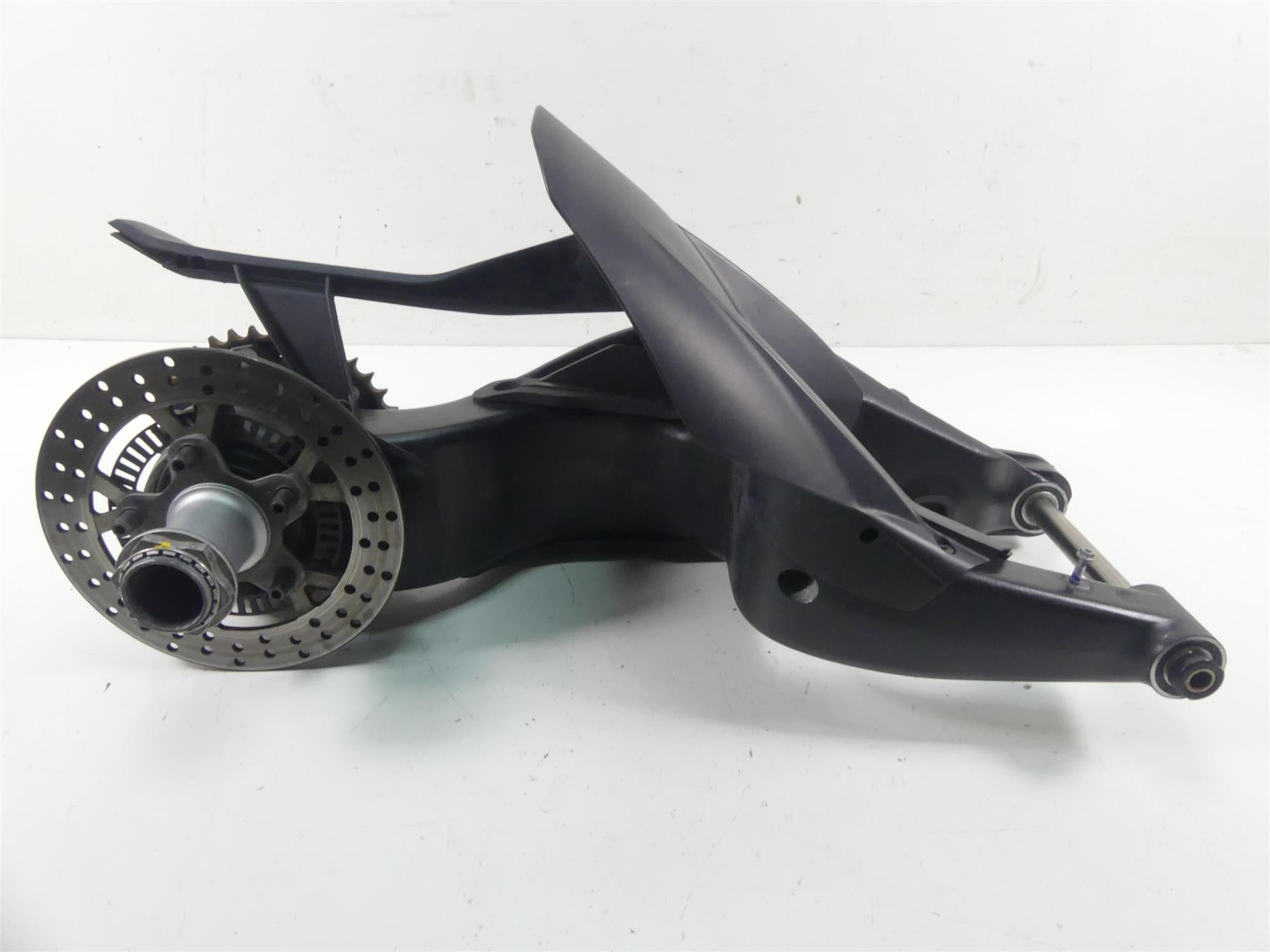 2016 KTM 1290 Superduke R Rear Swingarm Swing Arm & Axle 6130403004433 {{ shop.shopifyCountryName }} - Mototech271