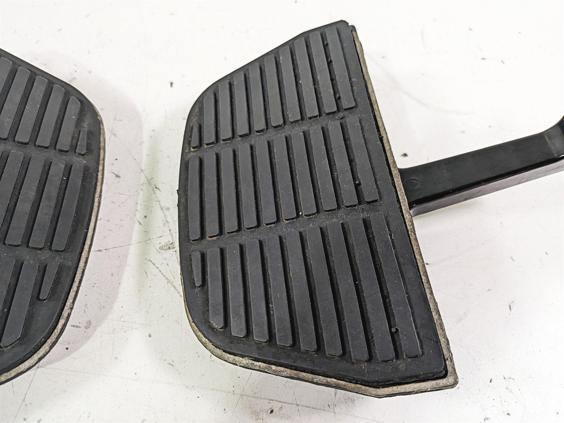 2003 Harley Touring FLHTCUI 100TH E-Glide Passenger Floor Board Set 52719-93B {{ shop.shopifyCountryName }} - Mototech271