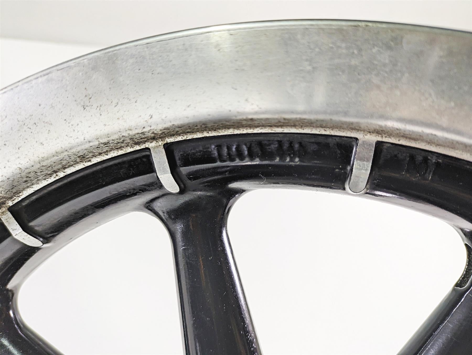 2008 Harley Touring FLHTCU E-Glide 105TH Front Wheel Rim 9 Spoke 16x3 41085-08 {{ shop.shopifyCountryName }} - Mototech271