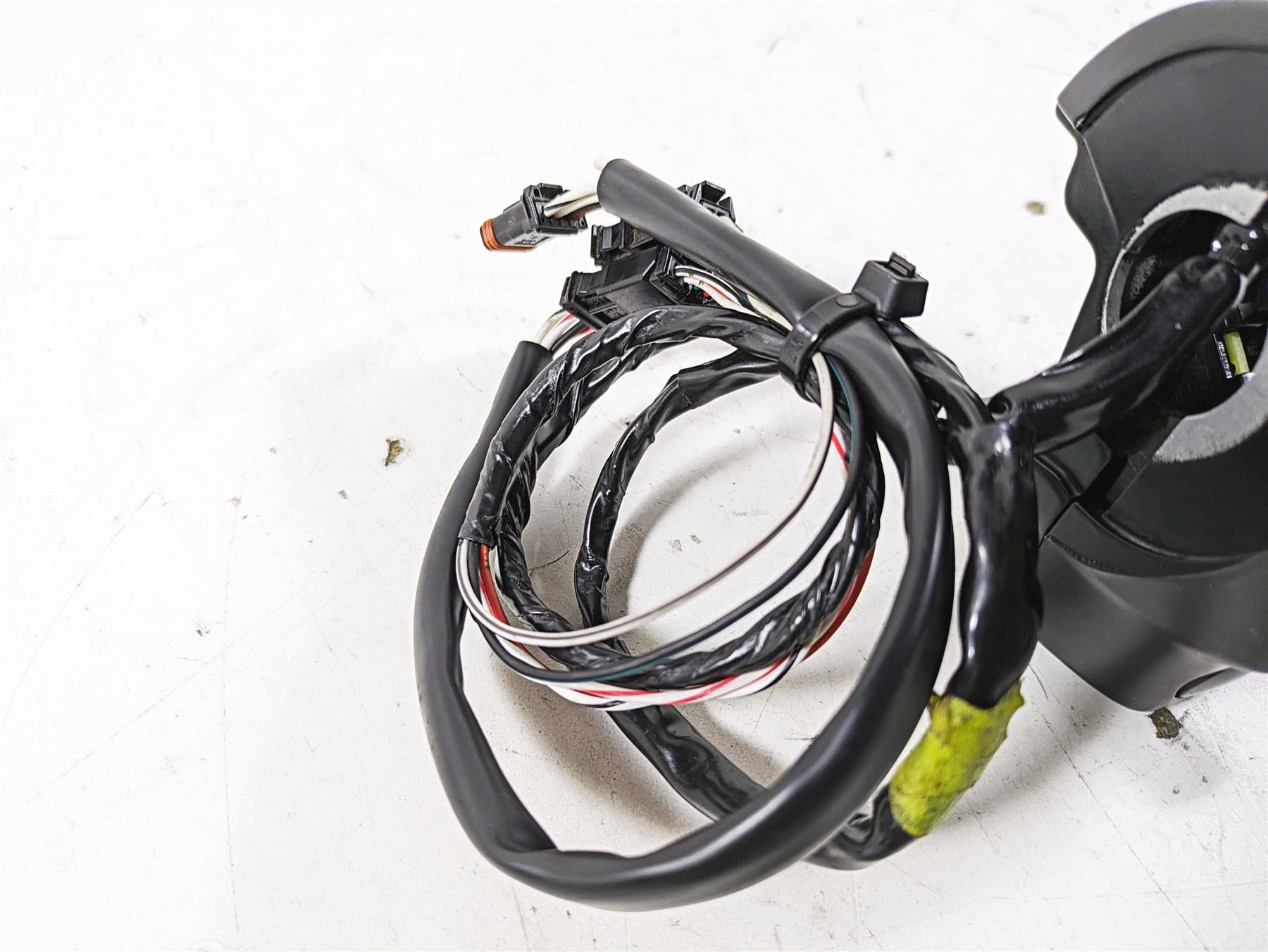 2015 Harley Touring FLHXS Street Glide Right Hand Start Control Switch 71500129C {{ shop.shopifyCountryName }} - Mototech271
