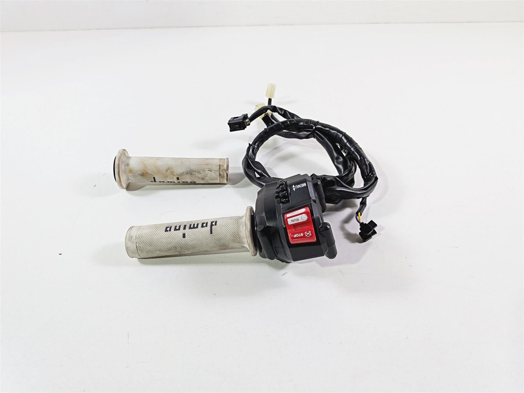 2024 Yamaha YZF R1 RN65 Right Hand Control Switch - Read B3L-8291R-03-00 {{ shop.shopifyCountryName }} - Mototech271