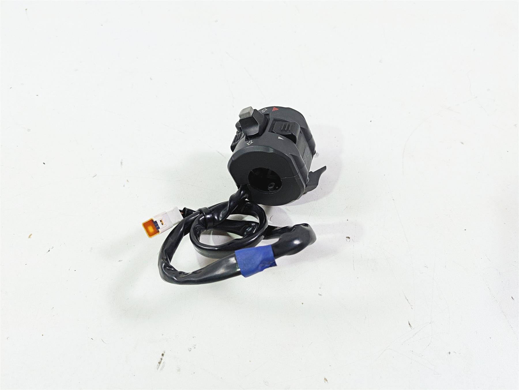 2016 Ducati Monster 1200 S Left Hand Control Switch Horn Blinker 65110141A {{ shop.shopifyCountryName }} - Mototech271