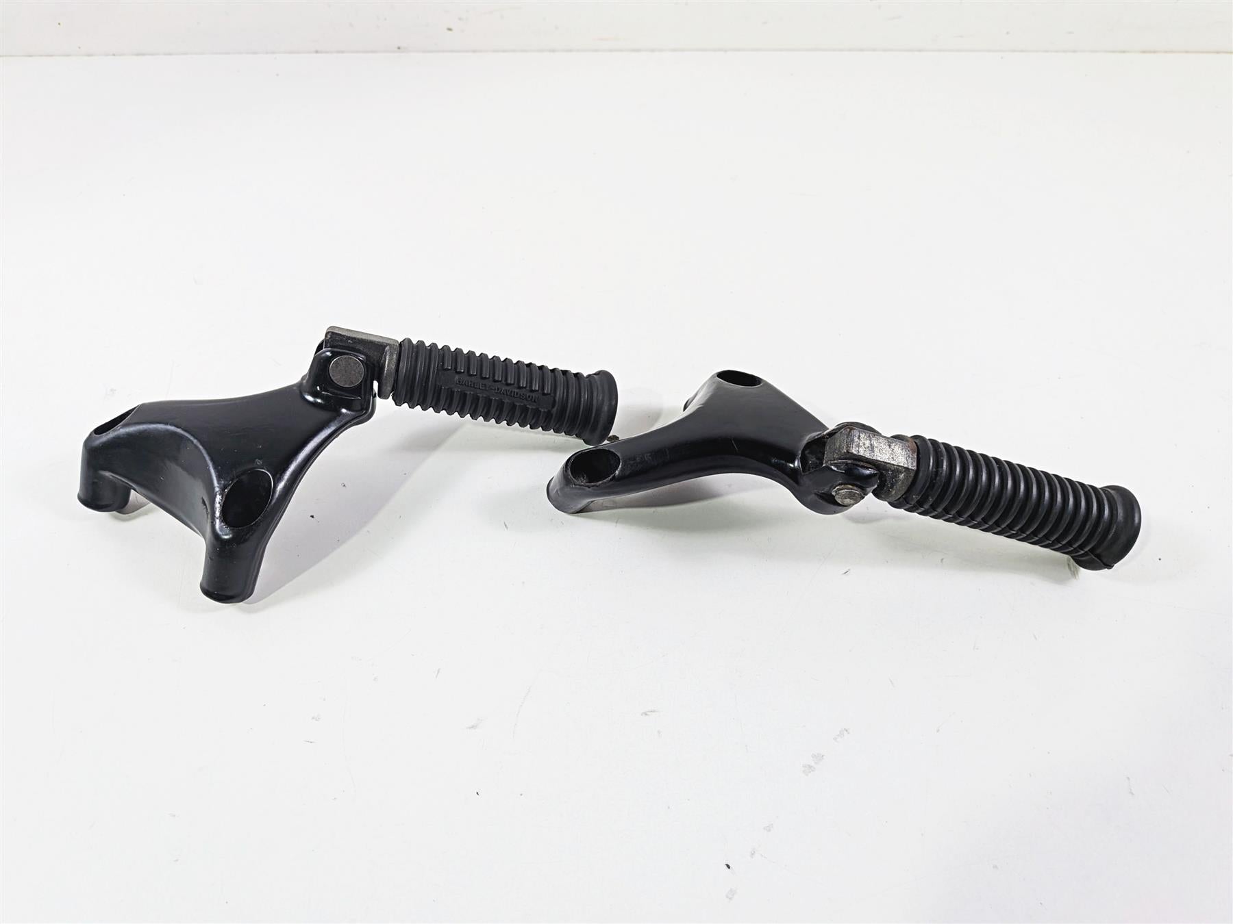 2006 Harley Sportster XL1200 C Rear Passenger Foot Peg Set 249315-04 {{ shop.shopifyCountryName }} - Mototech271