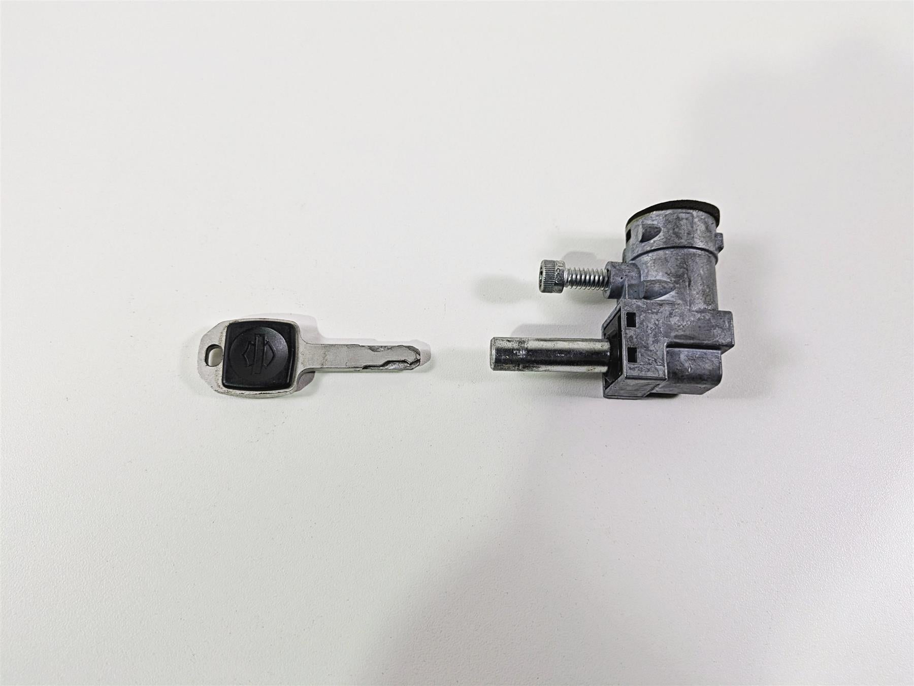 2019 Harley Softail FXDR 114 Steering Fork Lock & Key Set 45600049 {{ shop.shopifyCountryName }} - Mototech271