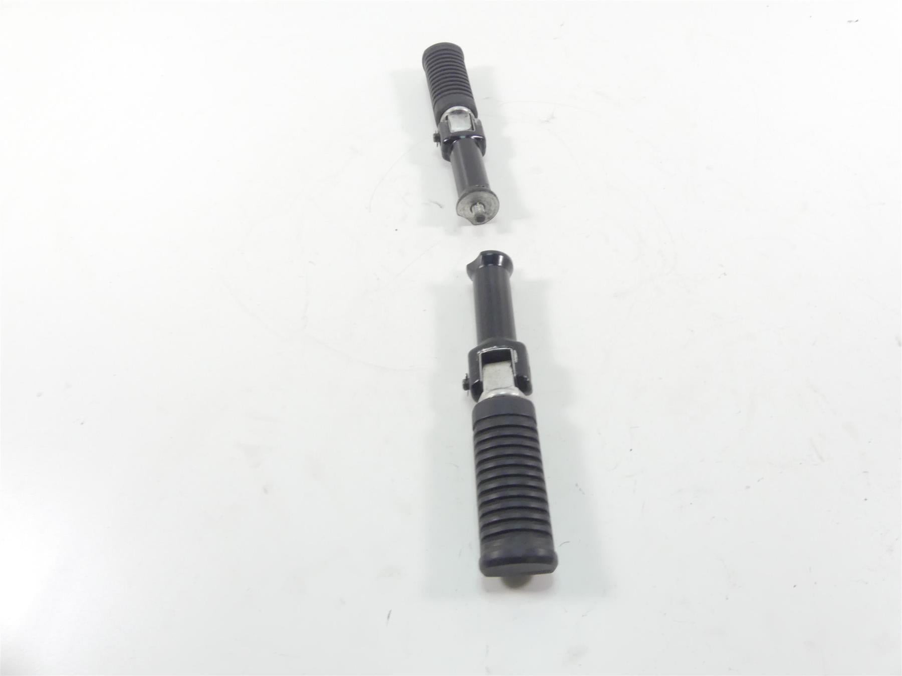2019 Harley Softail FLSB Sport Glide Rear Passenger Foot Peg Rest Set 50500744 {{ shop.shopifyCountryName }} - Mototech271