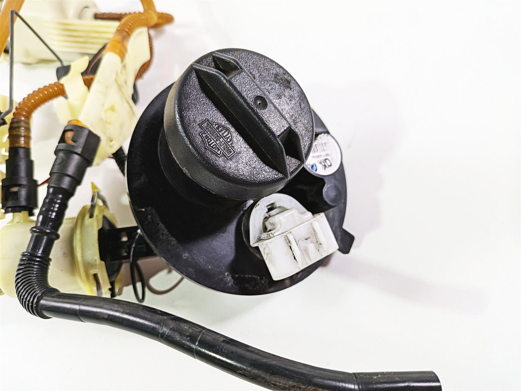 2010 Harley Touring FLHTK Electra Glide Fuel Gas Petrol Pump -Read 75069-08D {{ shop.shopifyCountryName }} - Mototech271