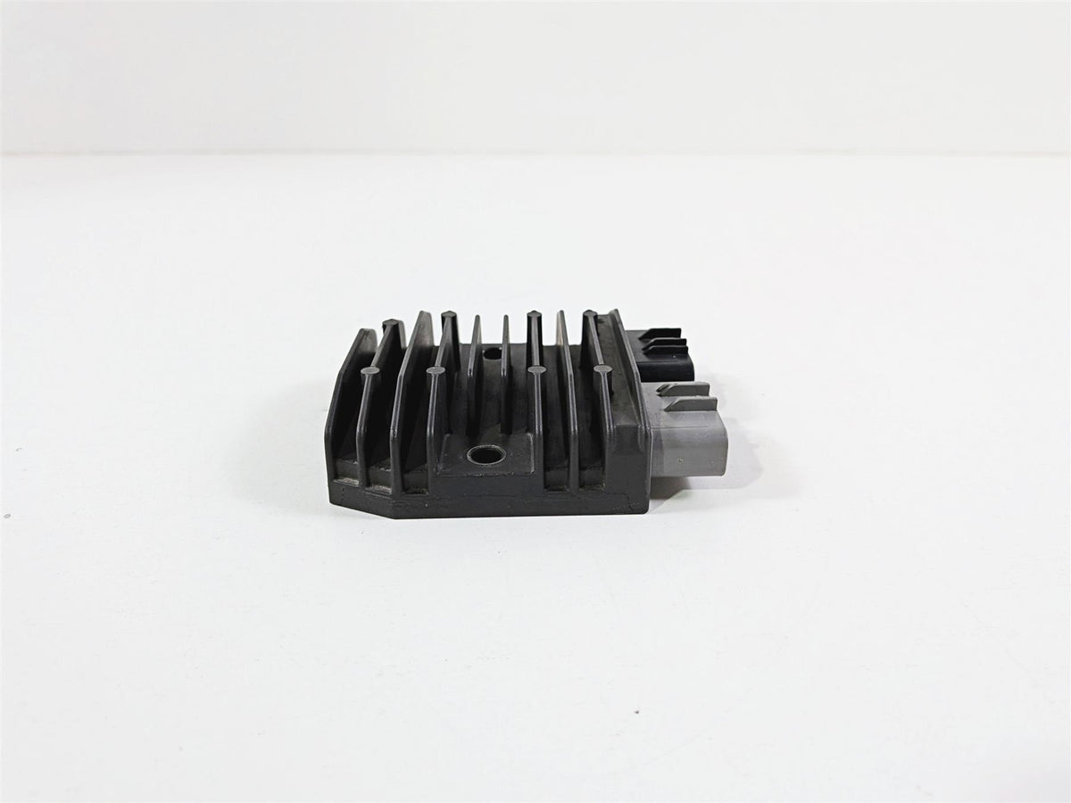 2008 Yamaha YZF R1 RN19 Oem Rectifier Voltage Regulator 1D7-81960-00-00 FH012AA {{ shop.shopifyCountryName }} - Mototech271