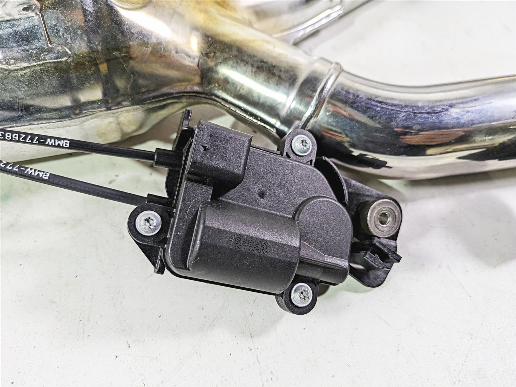 2021 BMW R1250GS K51 Adv Exhaust Header & Servo Motor Set 18519829769 {{ shop.shopifyCountryName }} - Mototech271