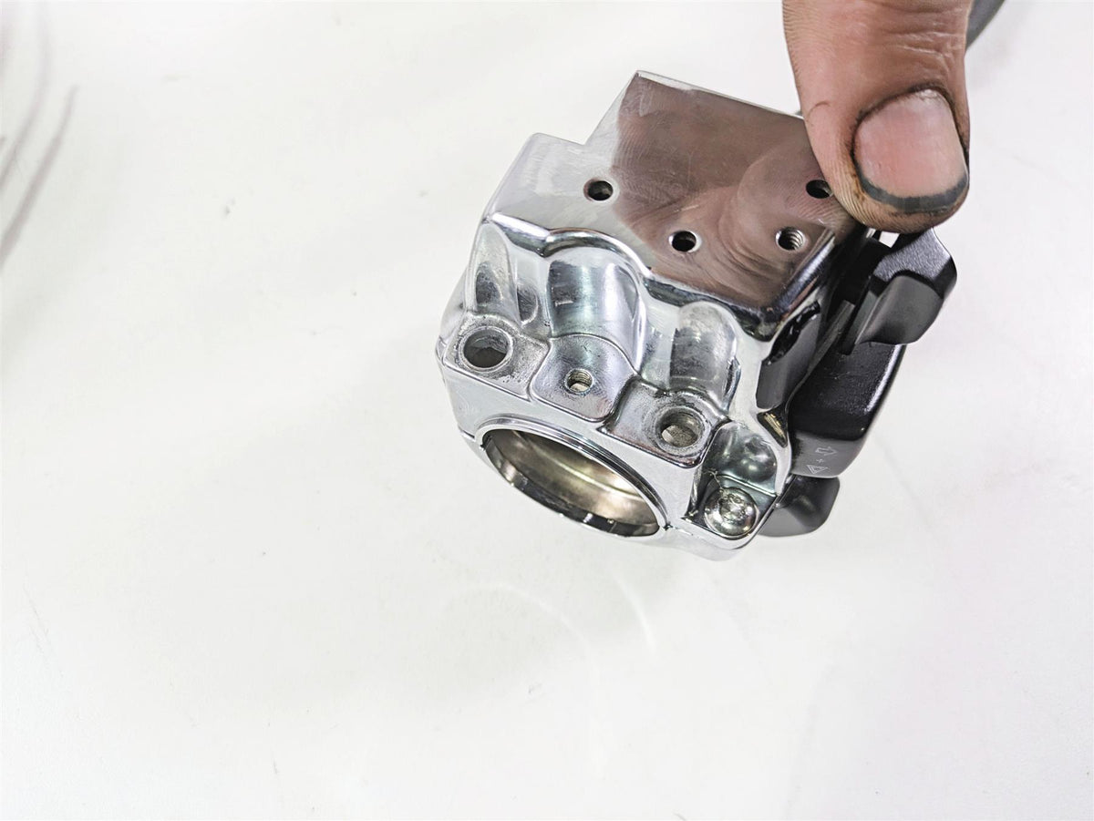 2007 Harley Touring FLHRSE CVO Road King Chrome Hand Control Switch Set 71682-06 {{ shop.shopifyCountryName }} - Mototech271