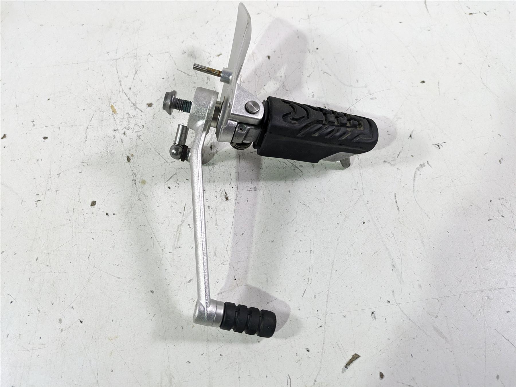 2022 BMW R1250 RT K052 Left Front Footpeg Foot Peg & Shifter Set 46718560382 {{ shop.shopifyCountryName }} - Mototech271