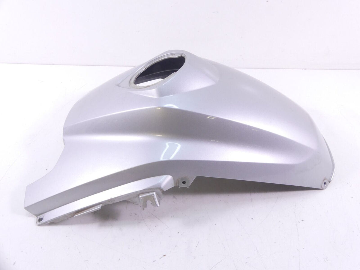 2012 BMW R1200GS K25 Tank Center Cover Fairing -Titansilber 46637693425 {{ shop.shopifyCountryName }} - Mototech271
