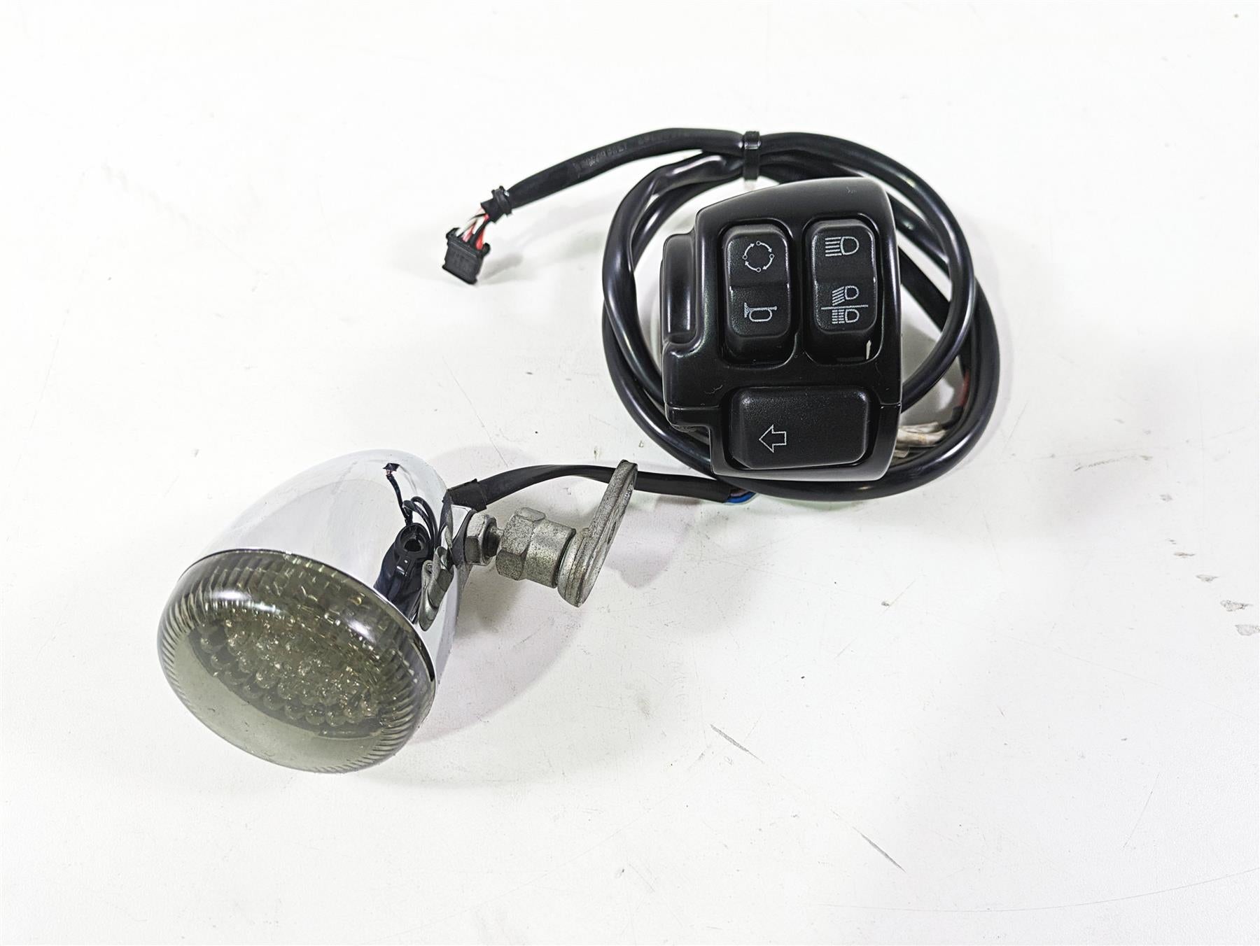 2017 Harley Dyna FXDB Street Bob Left Control Switch & Blinker -READ 71500372A | Mototech271