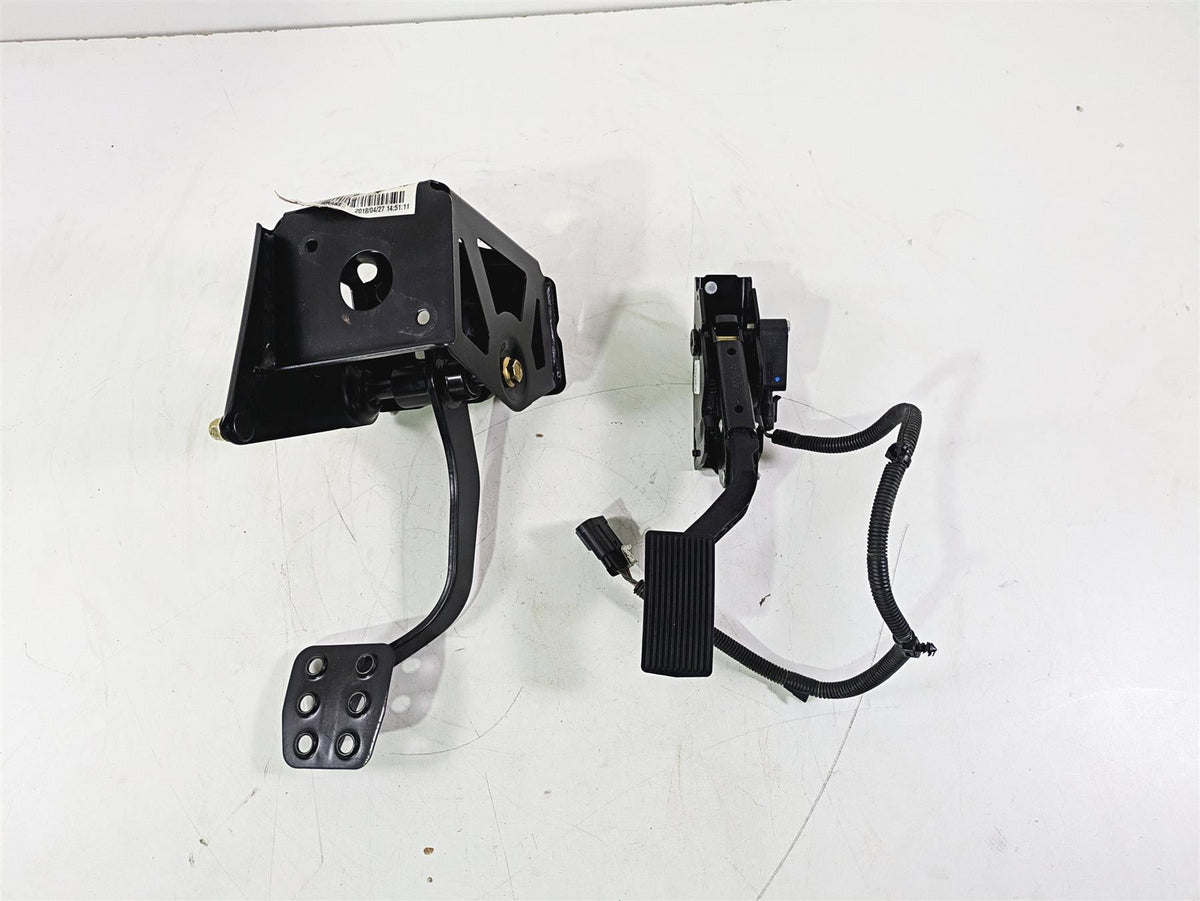 2018 Can Am Maverick X3 XRC Turbo R Foot Brake Accelerate Pedal Set 707001803 {{ shop.shopifyCountryName }} - Mototech271