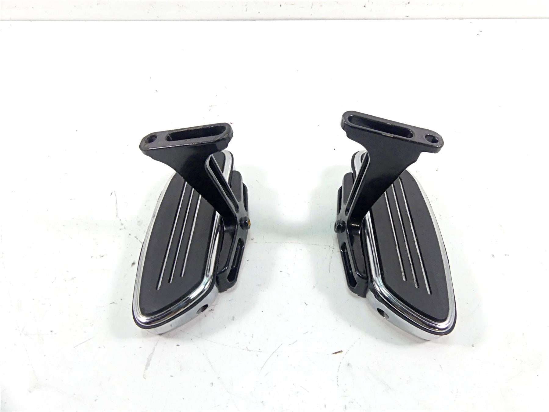 2006 Harley Touring FLHTCU SE E-Glide Rear Floorboard Floor Board Set 47373-04 | Mototech271