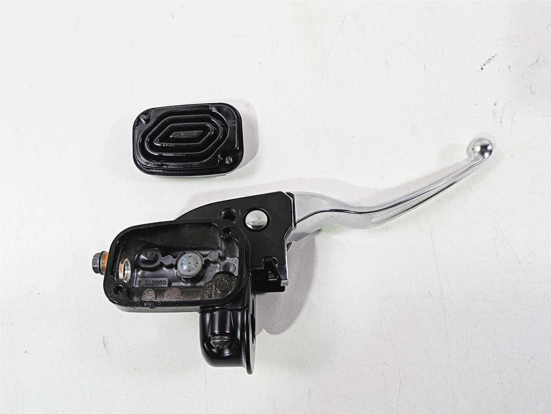 2015 Harley Touring FLHTKL Electra Glide Front Brake Master Cylinder 44551-08F {{ shop.shopifyCountryName }} - Mototech271