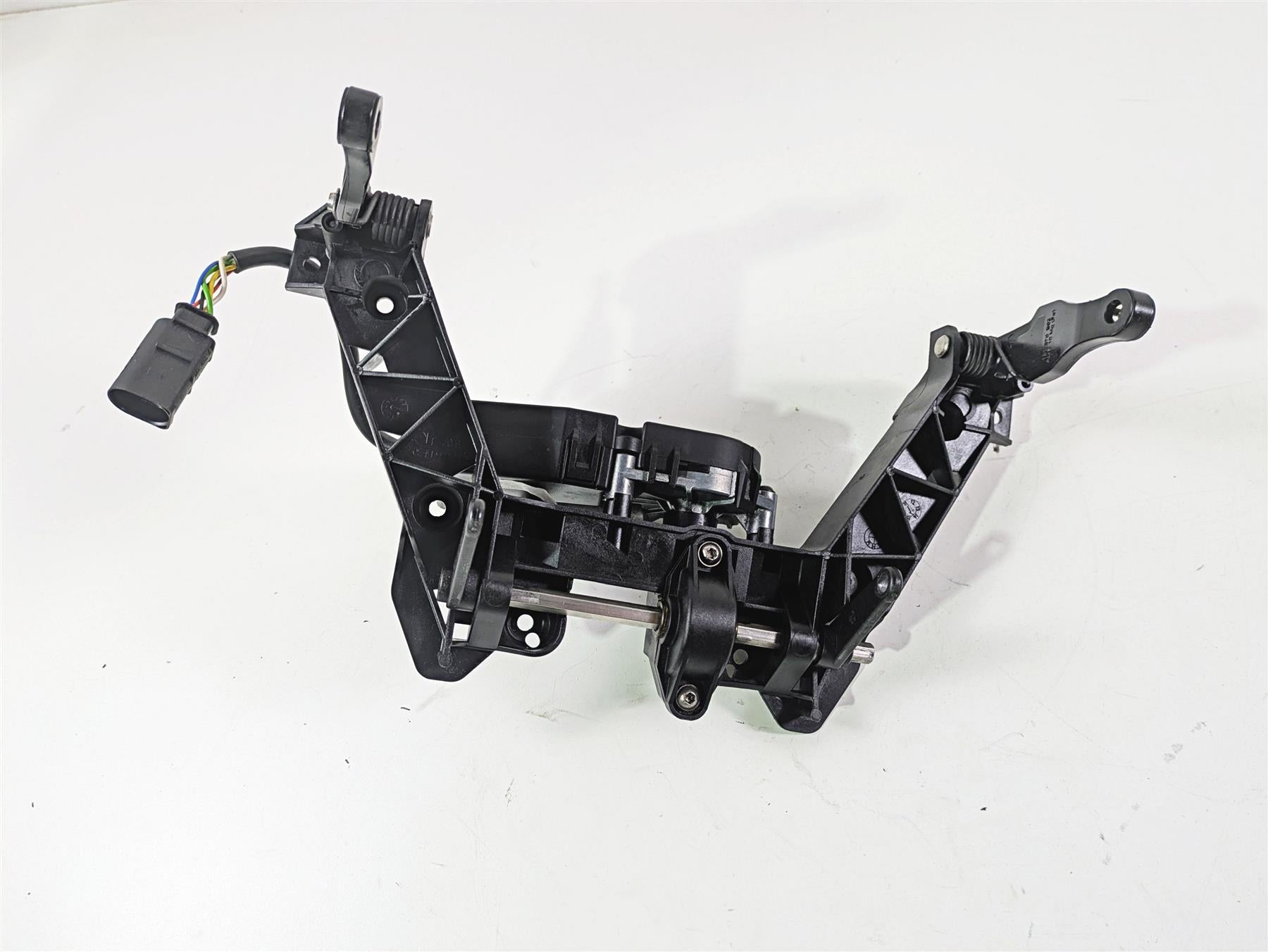 2014 BMW K1600 GTL K48 Windshield Adjuster & Motor 46637724081 46638557439 {{ shop.shopifyCountryName }} - Mototech271
