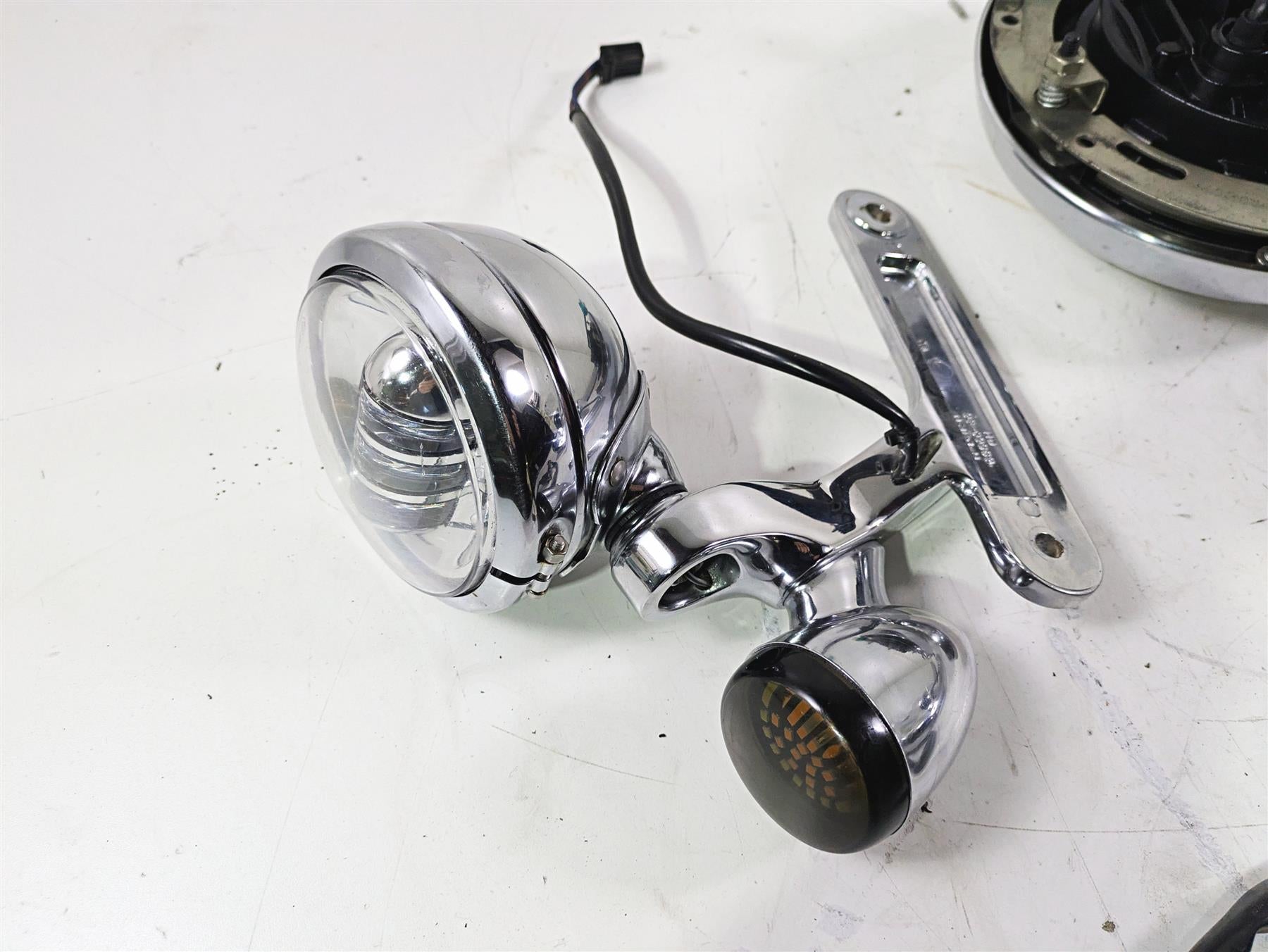 2007 Harley Touring FLHTCU SE CVO E-Glide Led Headlight Spot Light Set 69560-06 {{ shop.shopifyCountryName }} - Mototech271