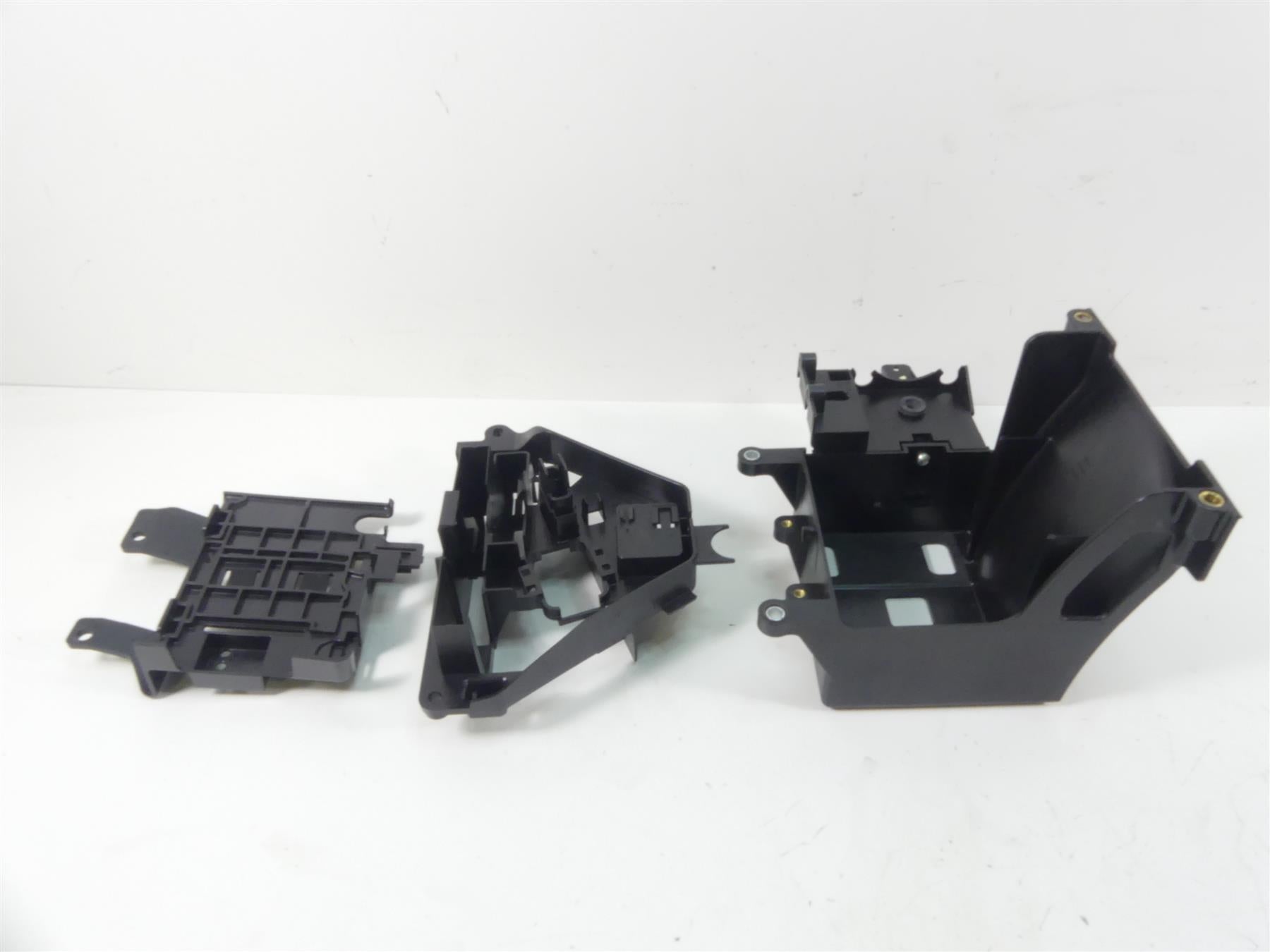 2014 Harley Touring FLHTK Electra Glide Electrical Parts Carrier Mount 66000010A | Mototech271