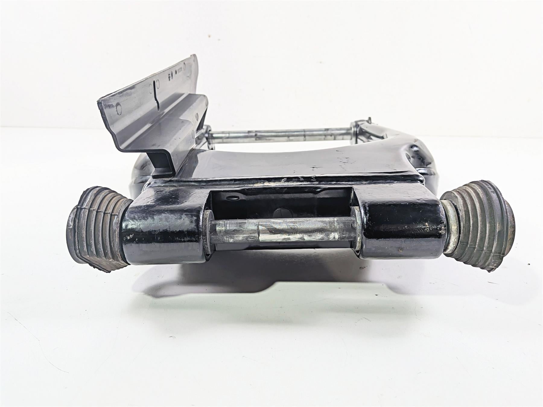 2020 Harley Touring FLTRK Road Glide Rear Swingarm & Axle Set 47549-09A {{ shop.shopifyCountryName }} - Mototech271