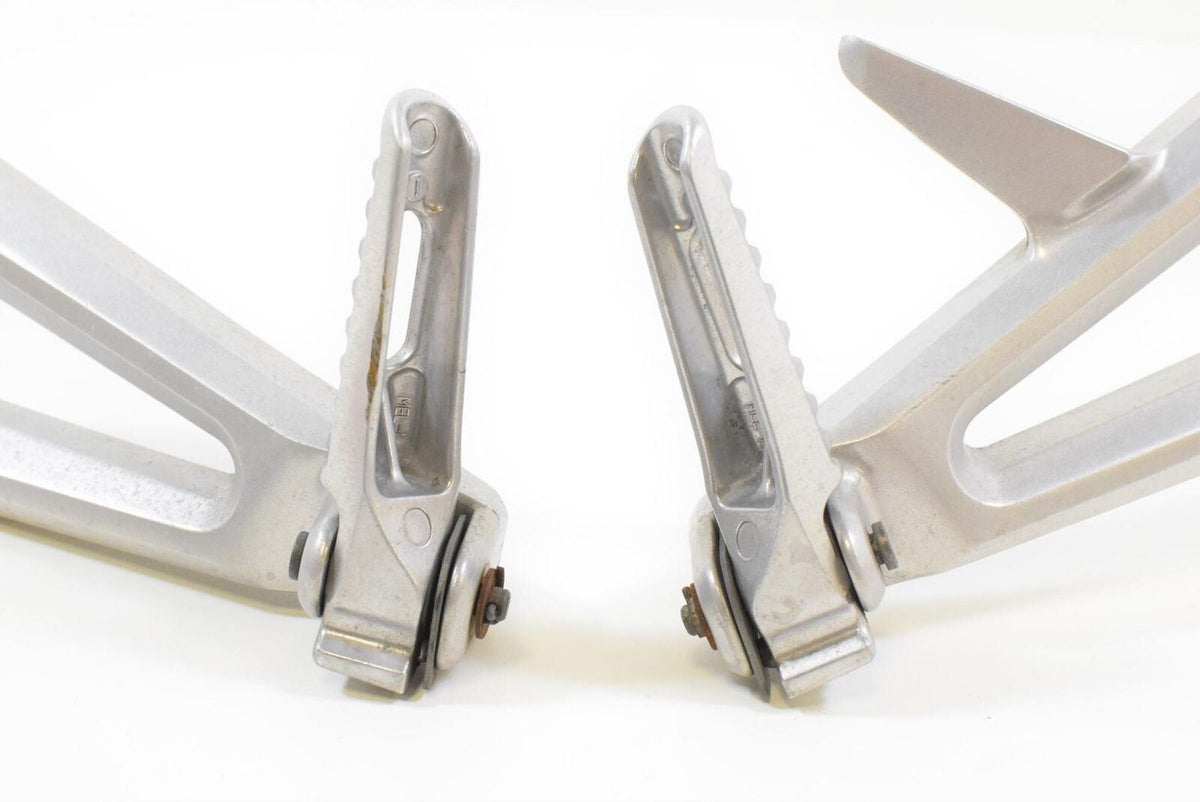 2005 Honda CBR1000RR CBR1000 RR Rear Passenger Footpeg SET 50750-MEL-000 {{ shop.shopifyCountryName }} - Mototech271
