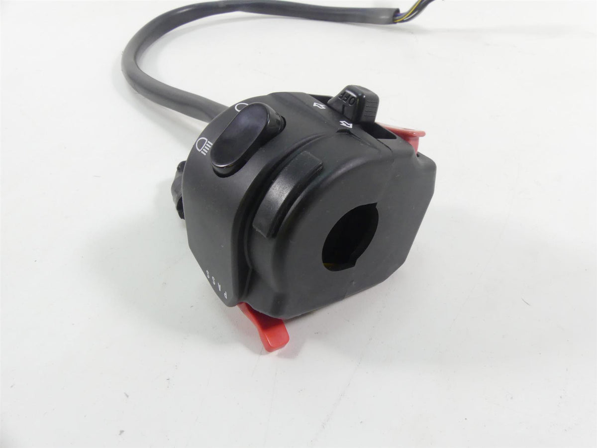 2015 Triumph 1050 Speed Triple R Left Hand Light Blinker Control Switch T2504517 {{ shop.shopifyCountryName }} - Mototech271