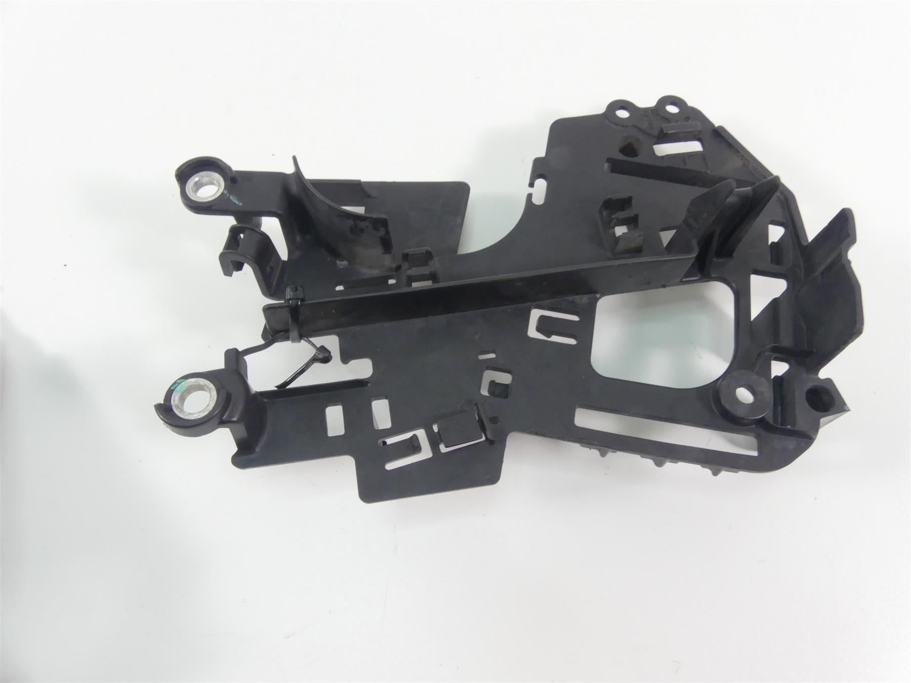 2019 Harley Softail FLSB Sport Glide Electrical Carrier Plastic Set 69201632 {{ shop.shopifyCountryName }} - Mototech271