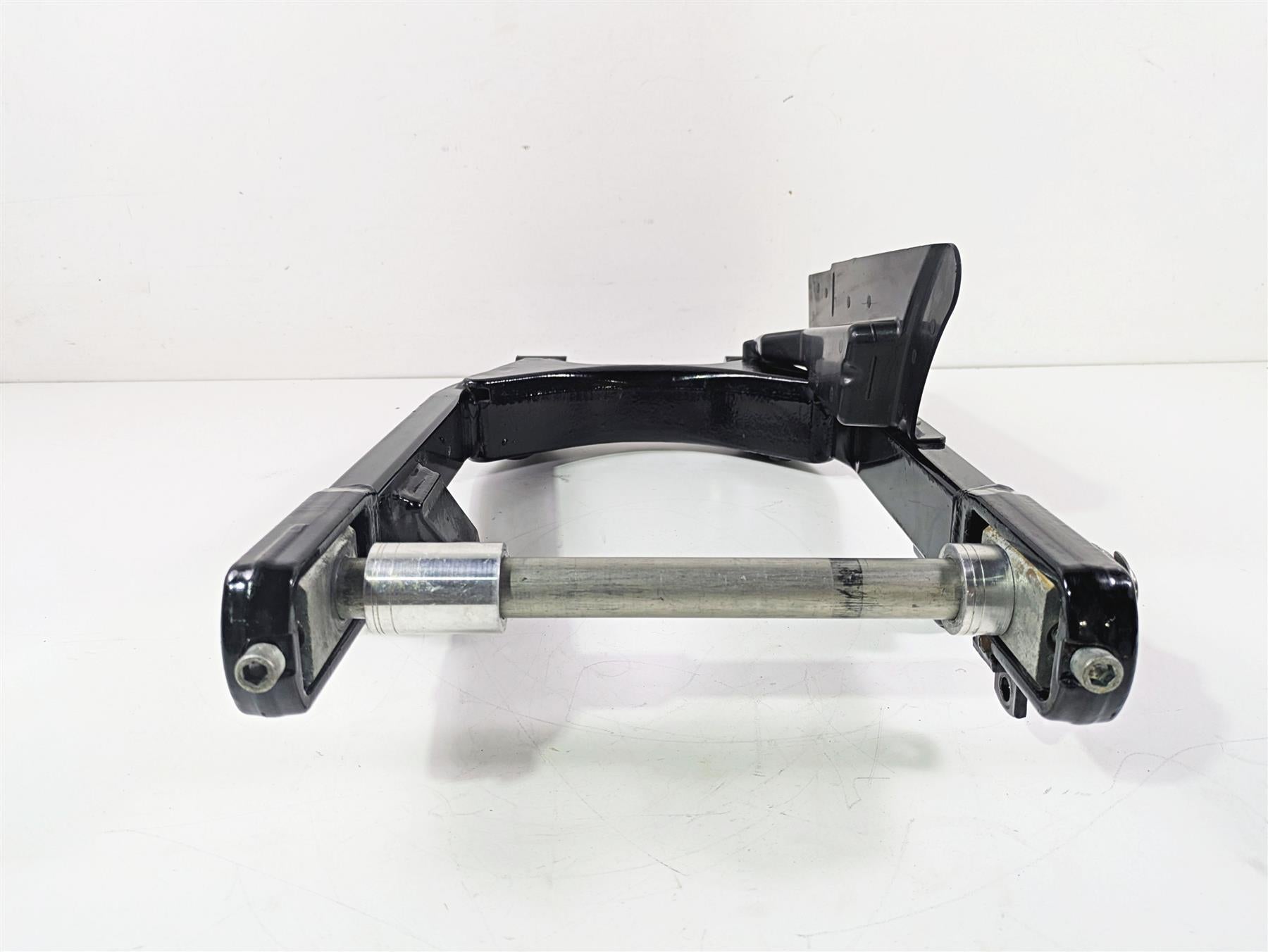 2009 Harley FXDC Dyna Super Glide Rear Swingarm + Axle & Belt Guards 47820-06 {{ shop.shopifyCountryName }} - Mototech271