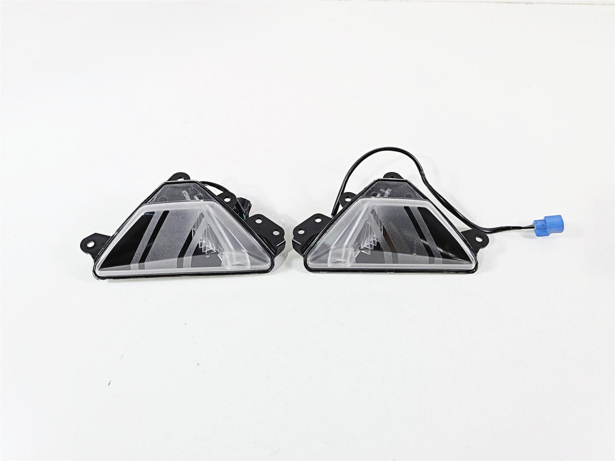 2024 Kawasaki EX500 Ninja 40th An. Front Blinker Turn Signal Set 23040-0157 {{ shop.shopifyCountryName }} - Mototech271