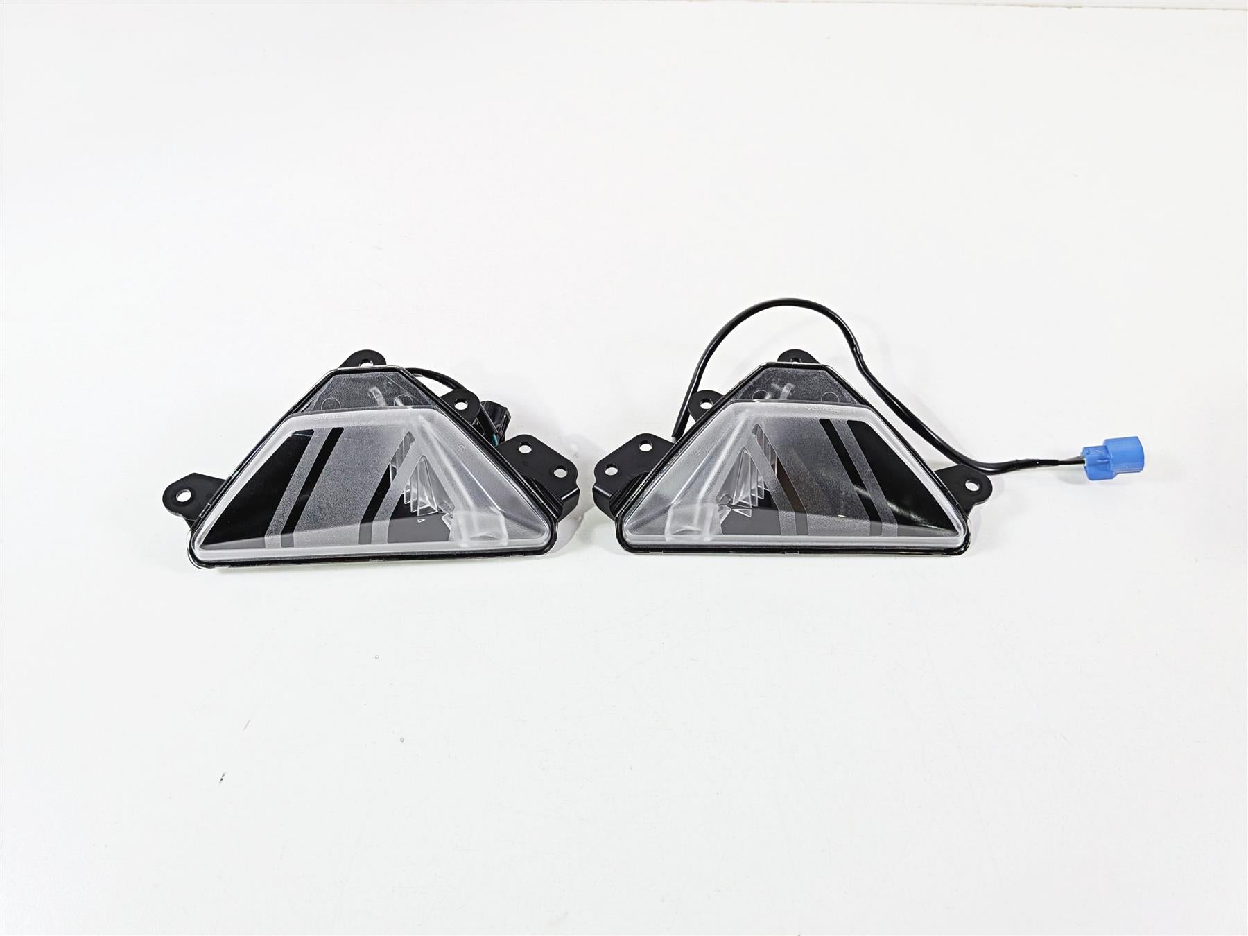 2024 Kawasaki EX500 Ninja 40th An. Front Blinker Turn Signal Set 23040-0157 {{ shop.shopifyCountryName }} - Mototech271