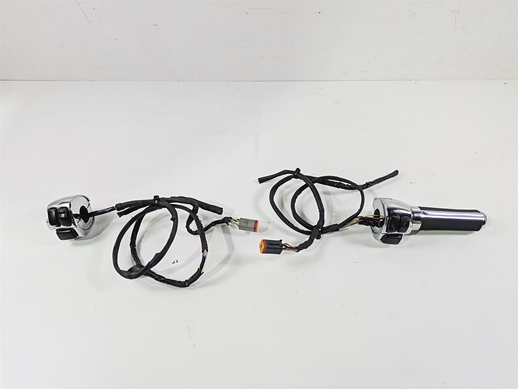 2004 Harley Softail FXSTDI Deuce Left Right Chrome Hand Control Switch 71682-06 {{ shop.shopifyCountryName }} - Mototech271