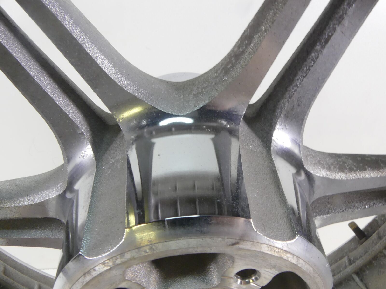 2006 Harley Touring FLHTCU SE CVO Straight Front Wheel Rim 16x3 43920-02 {{ shop.shopifyCountryName }} - Mototech271