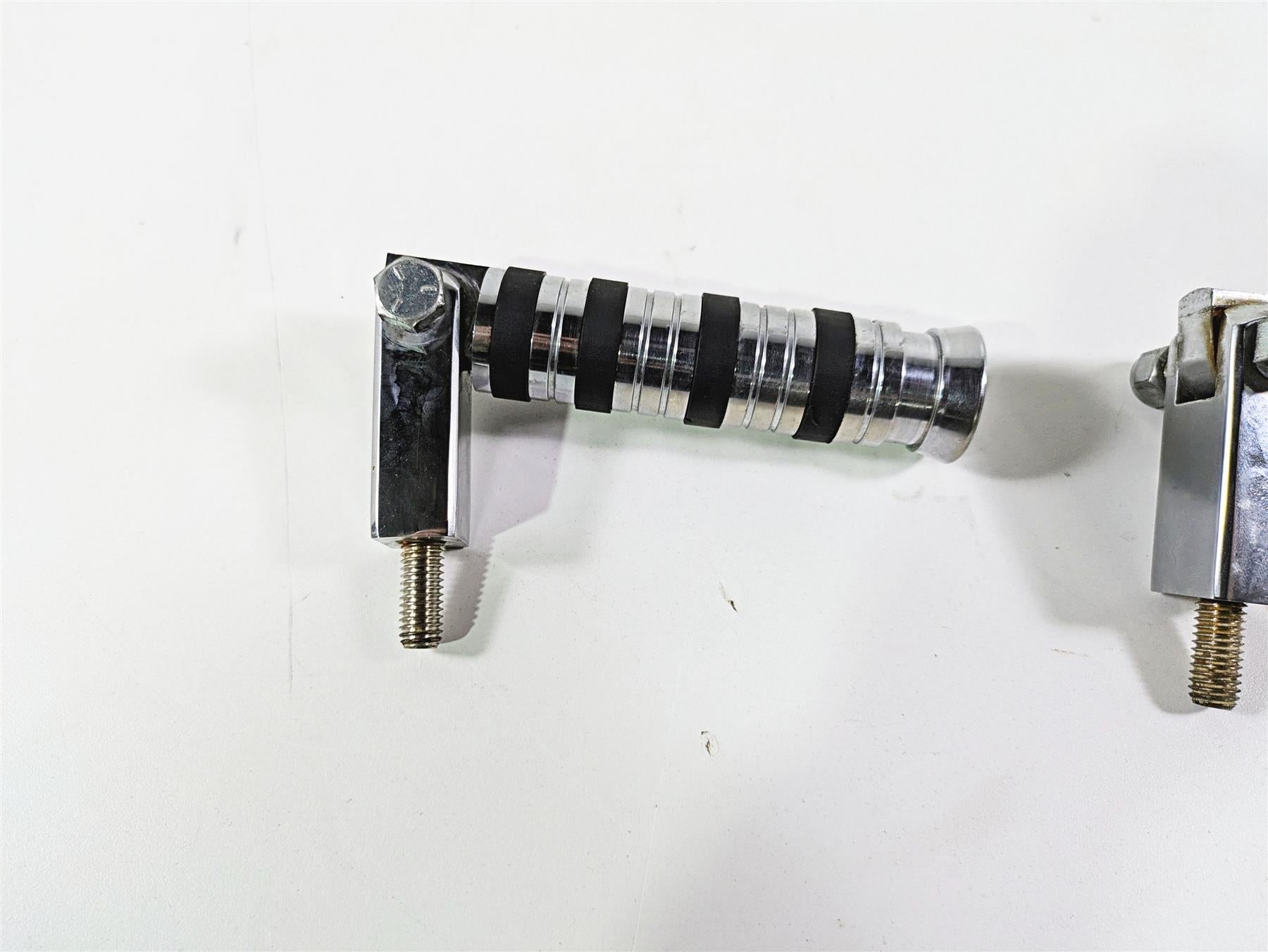 2009 Harley FLSTSB Cross Bones Rear Passenger Foot Peg Set {{ shop.shopifyCountryName }} - Mototech271