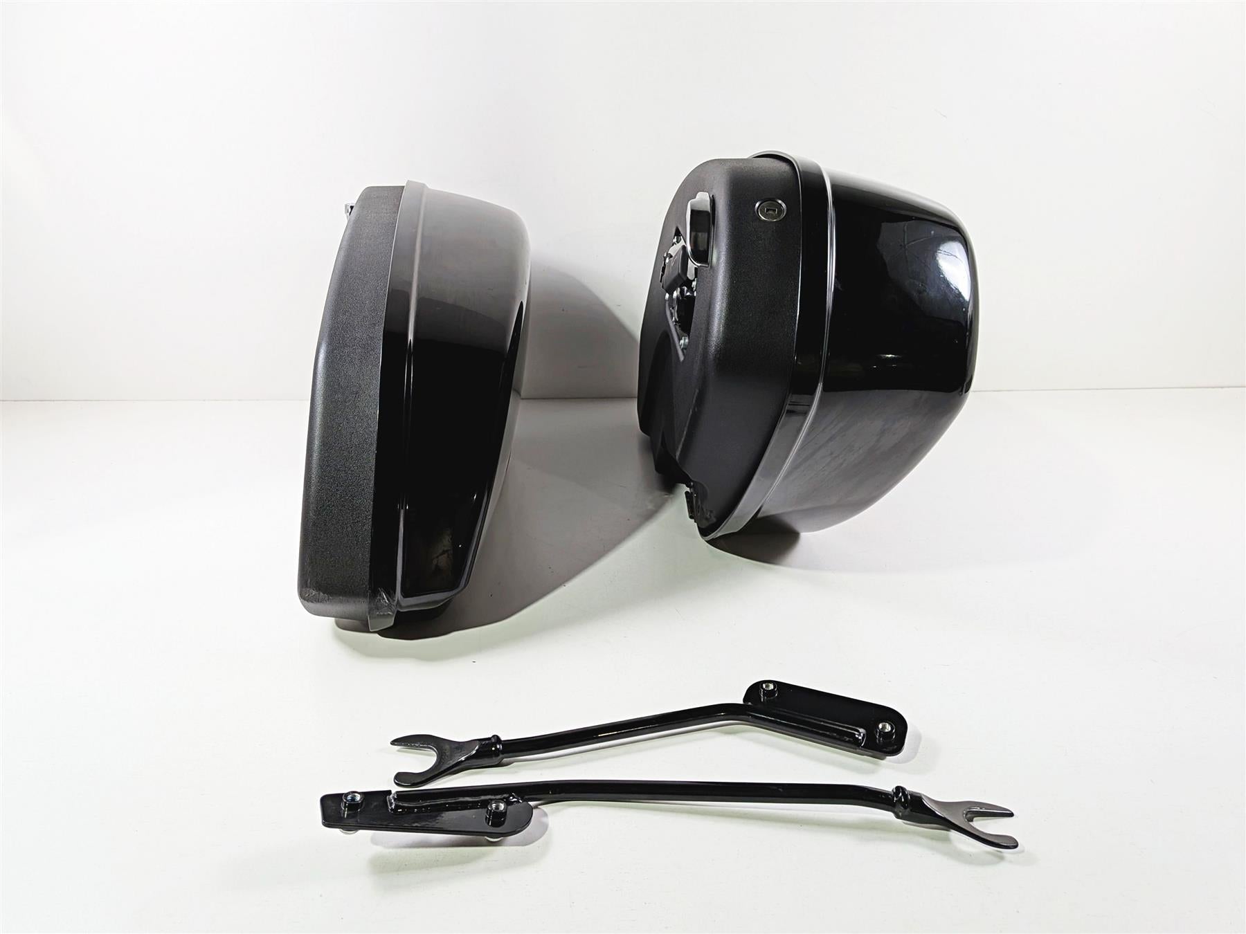 2024 Harley Softail FXLRST Low Rider Left Right Saddlebags & Mounts Set 90202264 {{ shop.shopifyCountryName }} - Mototech271