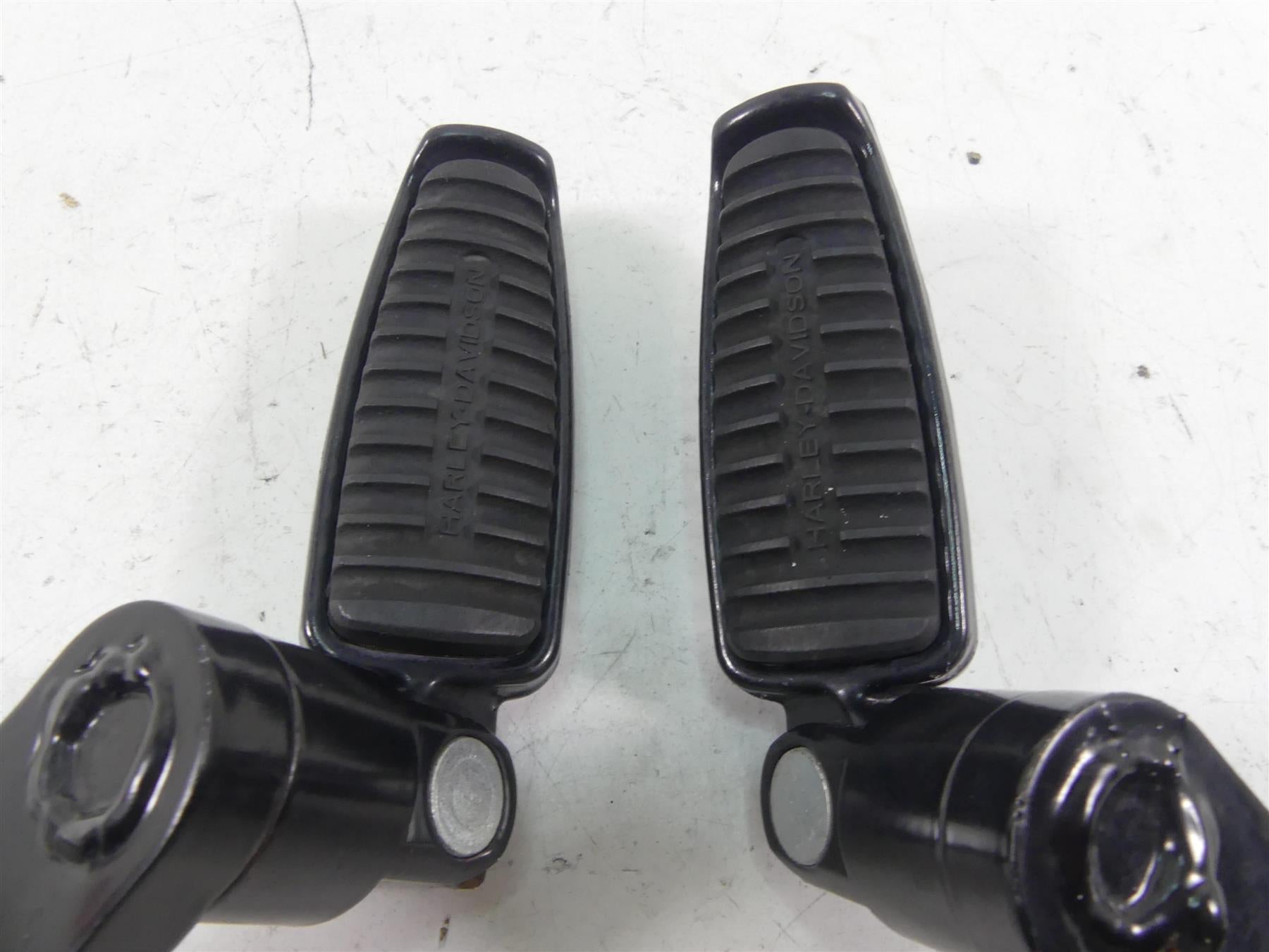 2012 Harley VRSCF Muscle Rod Rear Passenger Footpeg Set 50822-09 50826-09 {{ shop.shopifyCountryName }} - Mototech271