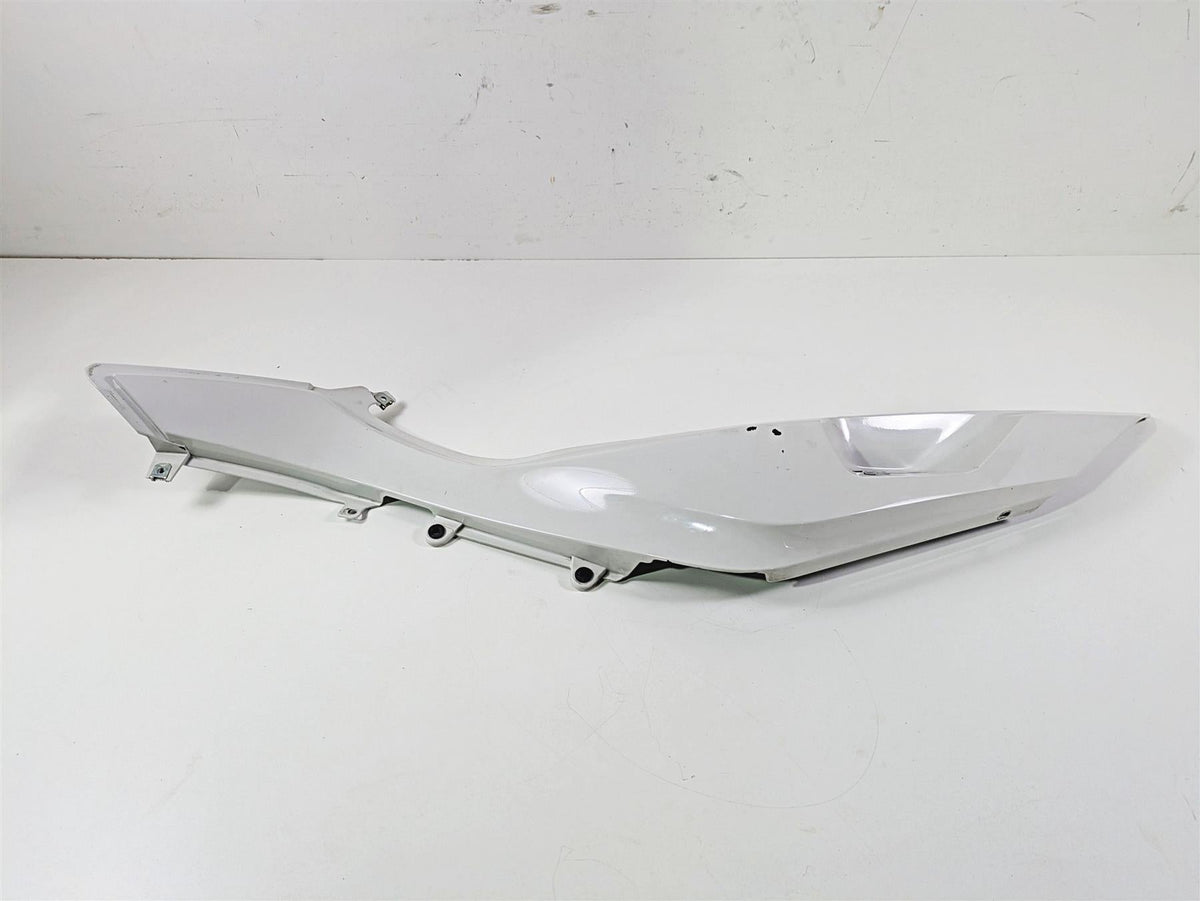 2019 BMW R1250RT K52 Left Tail Side Cover Fairing - Read 46638533577 {{ shop.shopifyCountryName }} - Mototech271