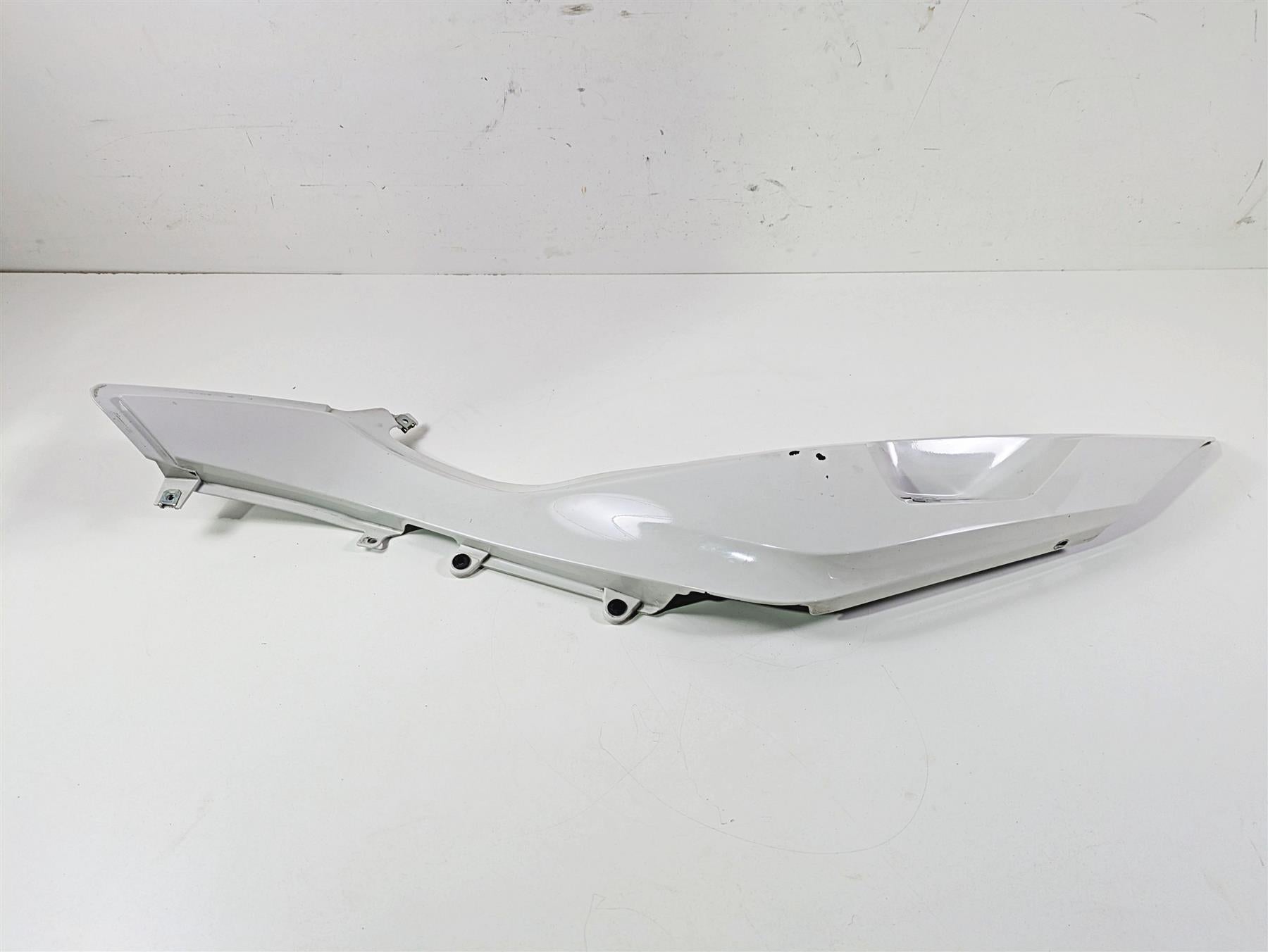2019 BMW R1250RT K52 Left Tail Side Cover Fairing - Read 46638533577 {{ shop.shopifyCountryName }} - Mototech271