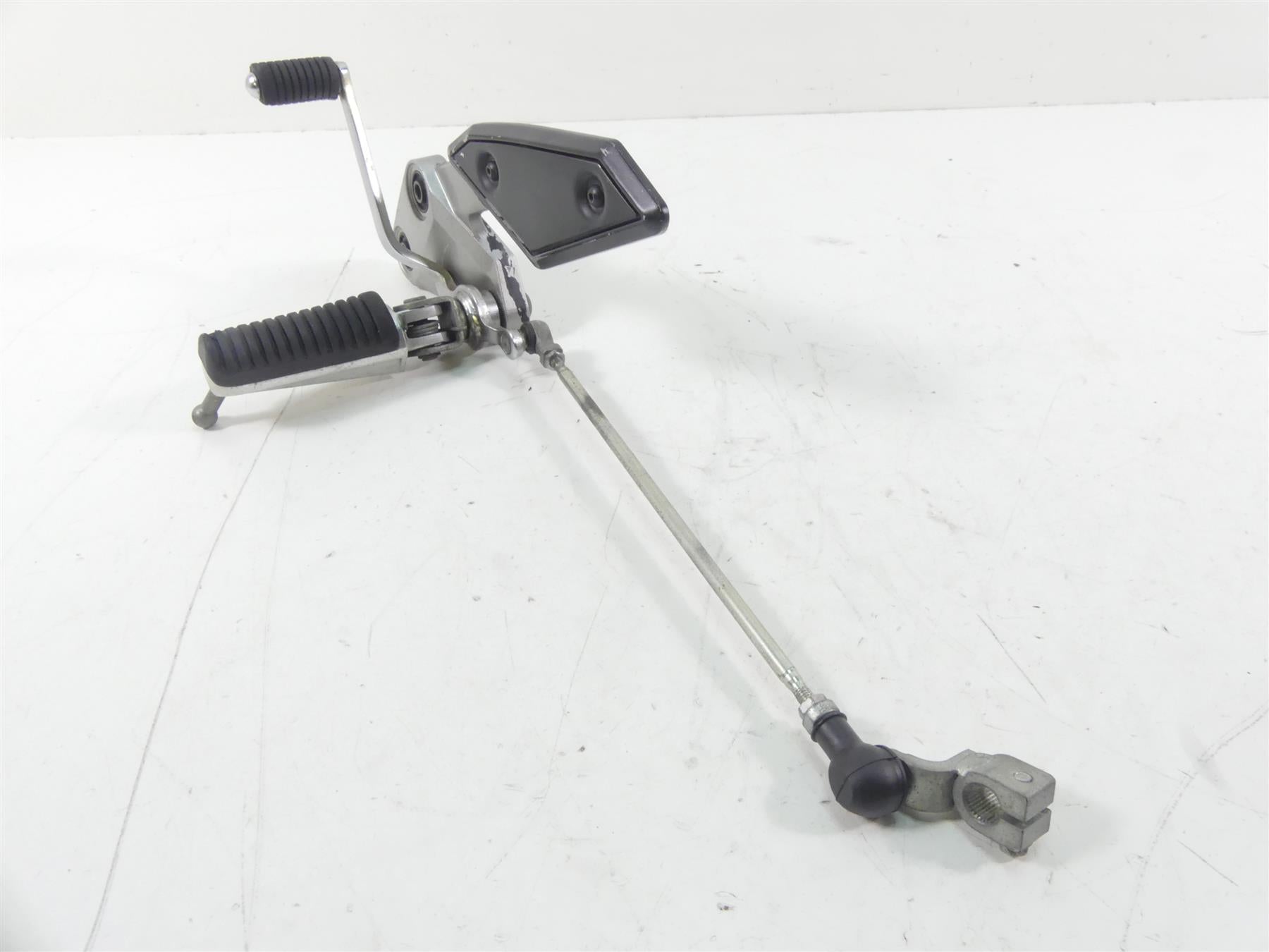 2007 Yamaha FZ1 Fazer Left Rider Footpeg Foot Peg Shifter Set 2D1-27442-01-00 {{ shop.shopifyCountryName }} - Mototech271