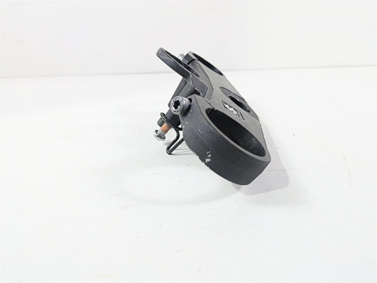 2006 Suzuki GSXR1000 K6 Upper Triple Tree Steering Clamp 51410-41G00 {{ shop.shopifyCountryName }} - Mototech271