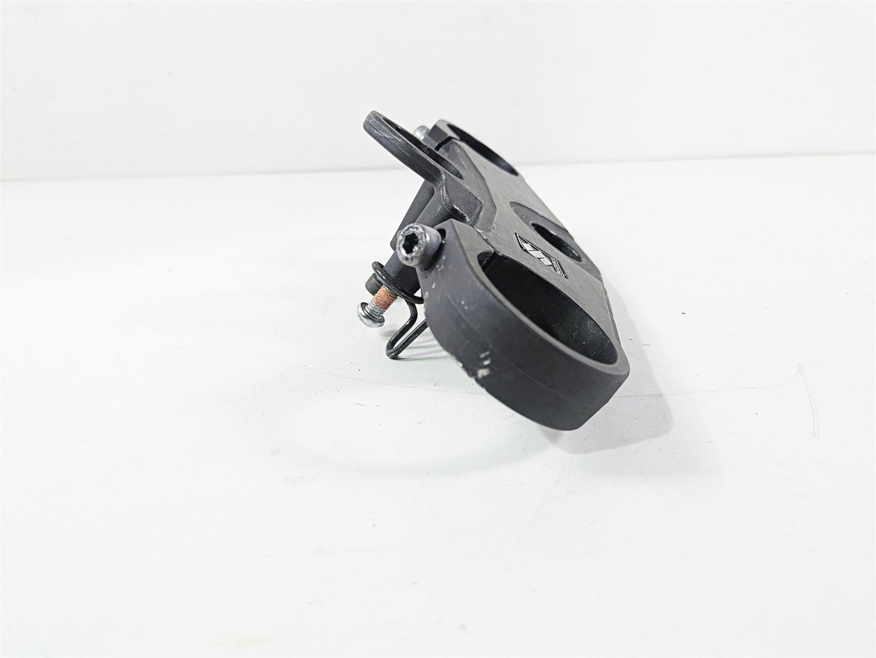 2006 Suzuki GSXR1000 K6 Upper Triple Tree Steering Clamp 51410-41G00 {{ shop.shopifyCountryName }} - Mototech271