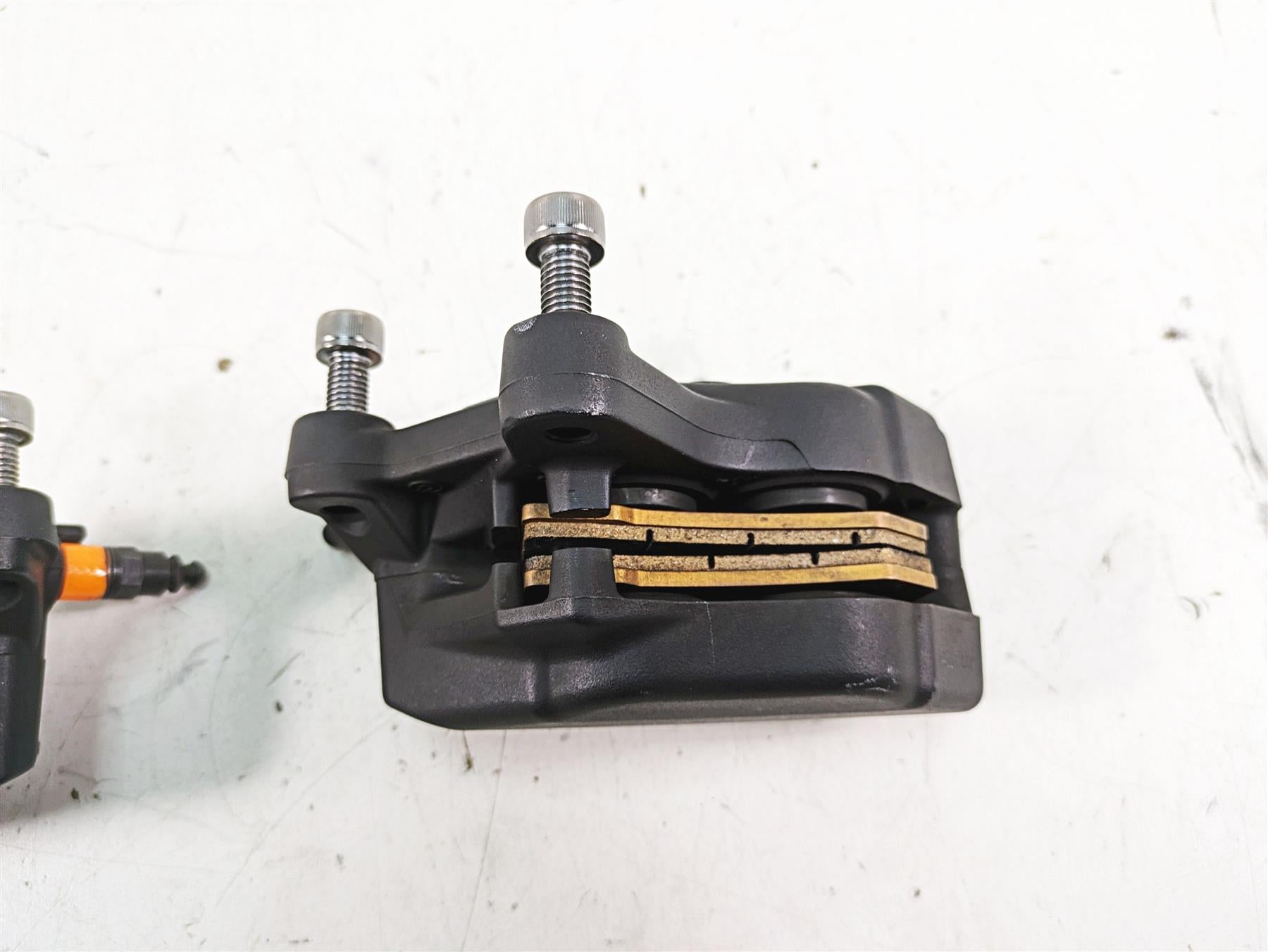 2015 Harley Touring FLHXS Street Glide Front Brake Caliper Set 43027-08 44023-08 {{ shop.shopifyCountryName }} - Mototech271