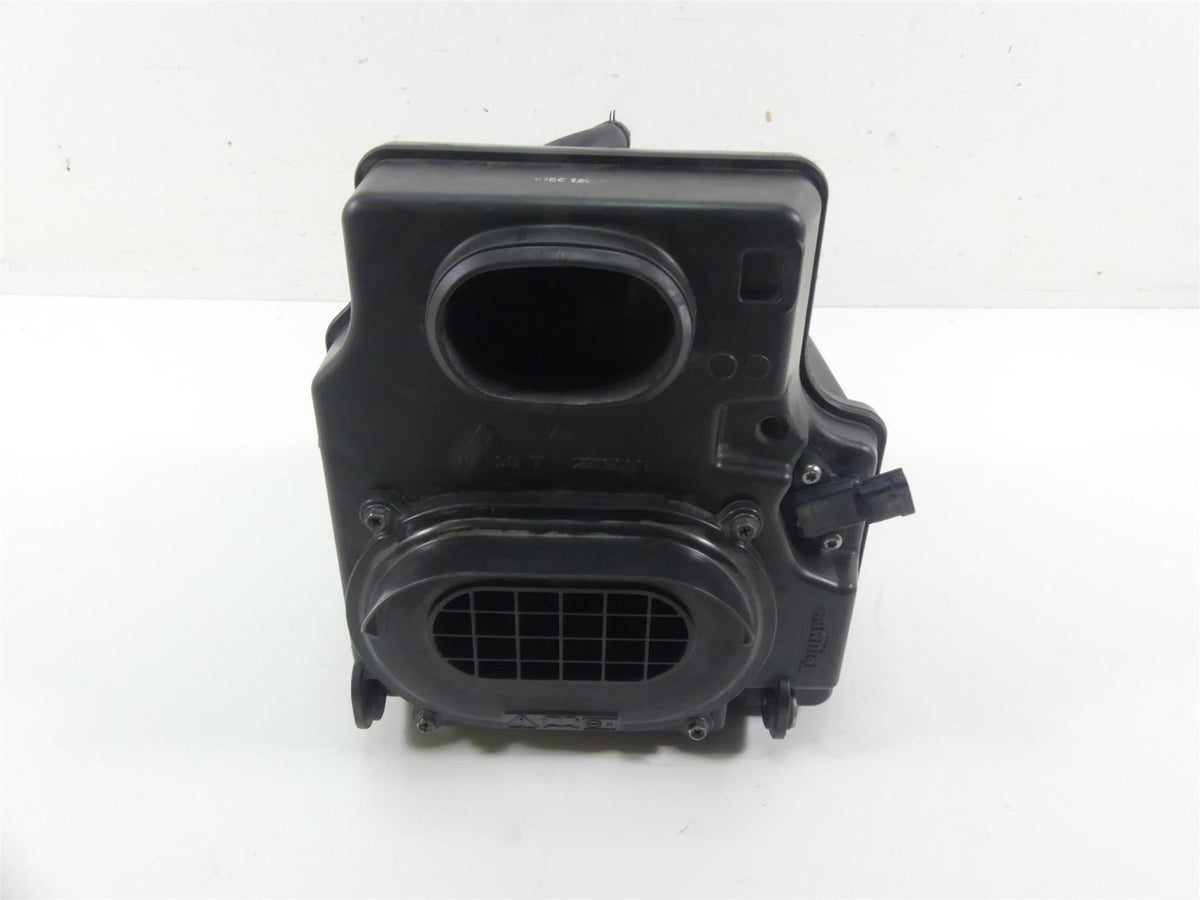 2013 Triumph Rocket 3 Touring Center Air Box Cleaner Breather Filter T2202200 {{ shop.shopifyCountryName }} - Mototech271
